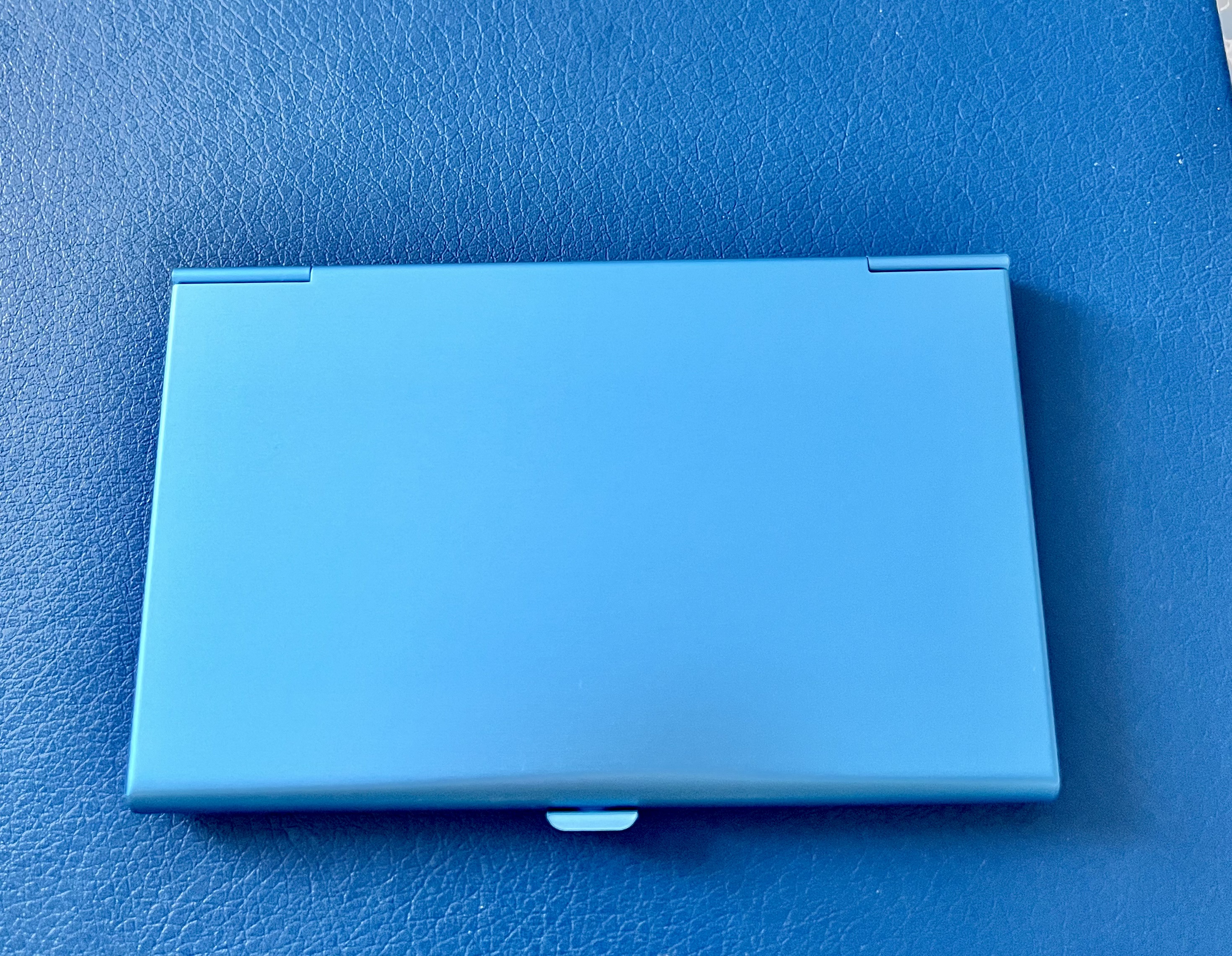 Porte-cartes bleu ou noir - gravé