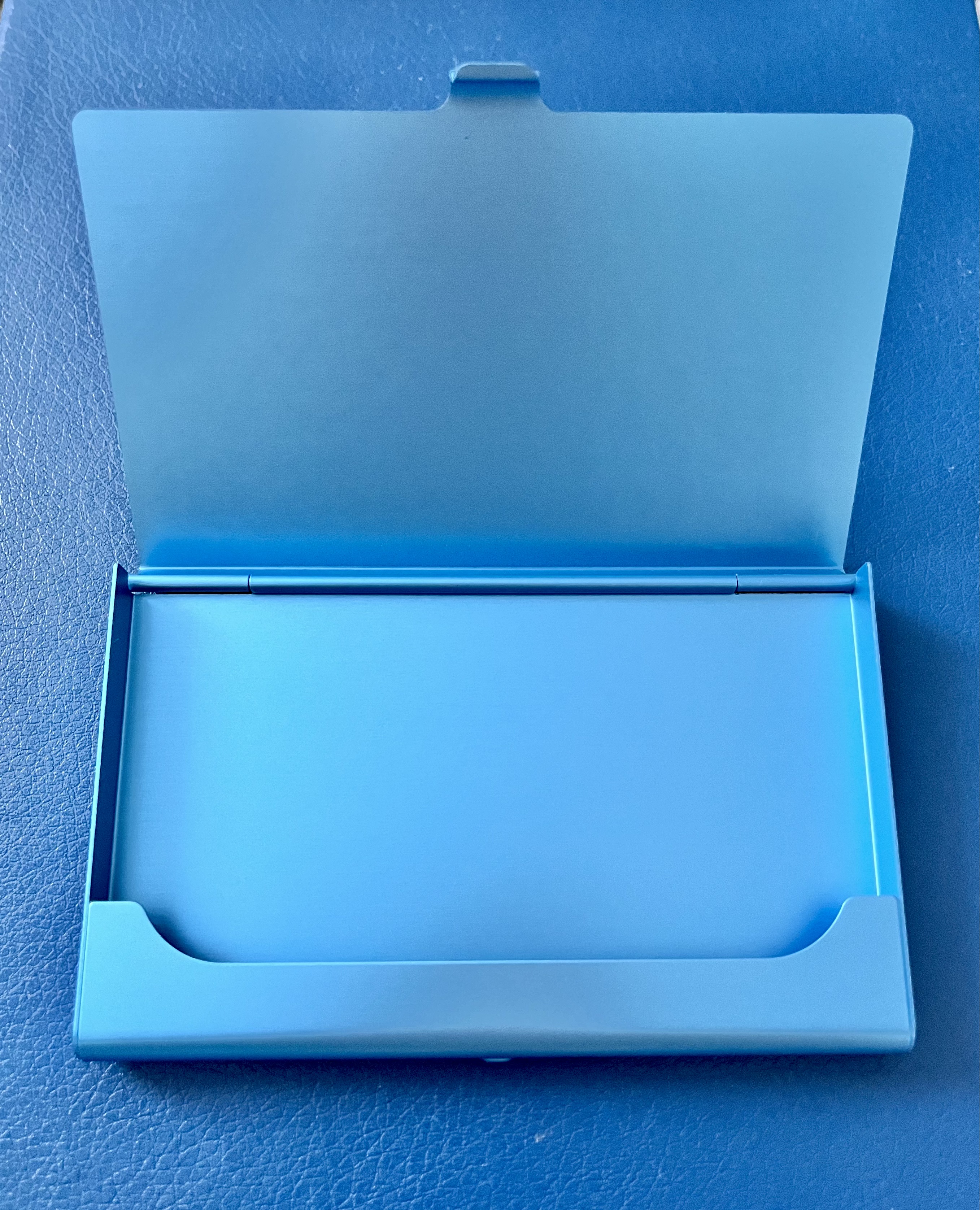 Porte-cartes bleu ou noir - gravé 