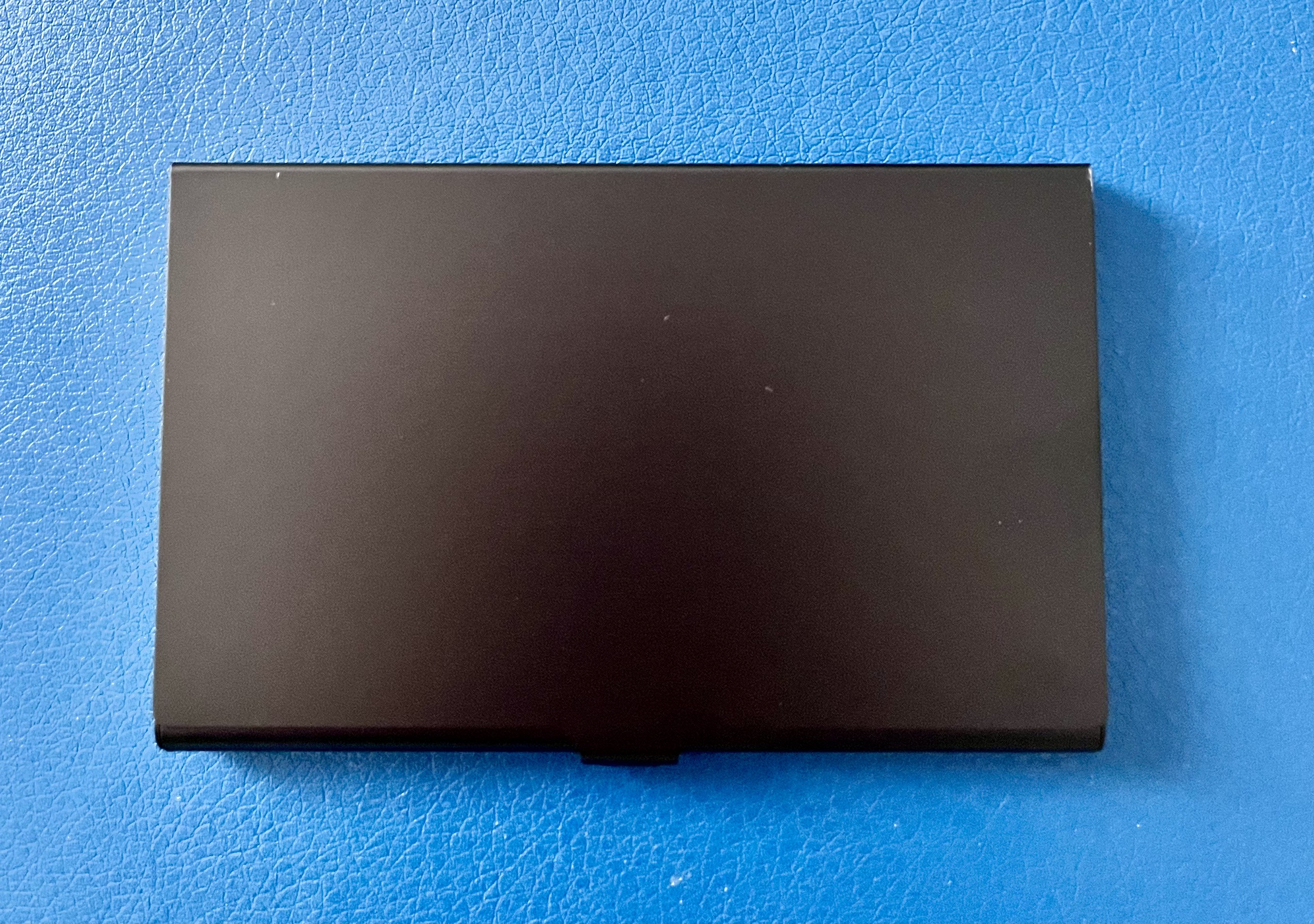 Porte-cartes bleu ou noir - gravé 