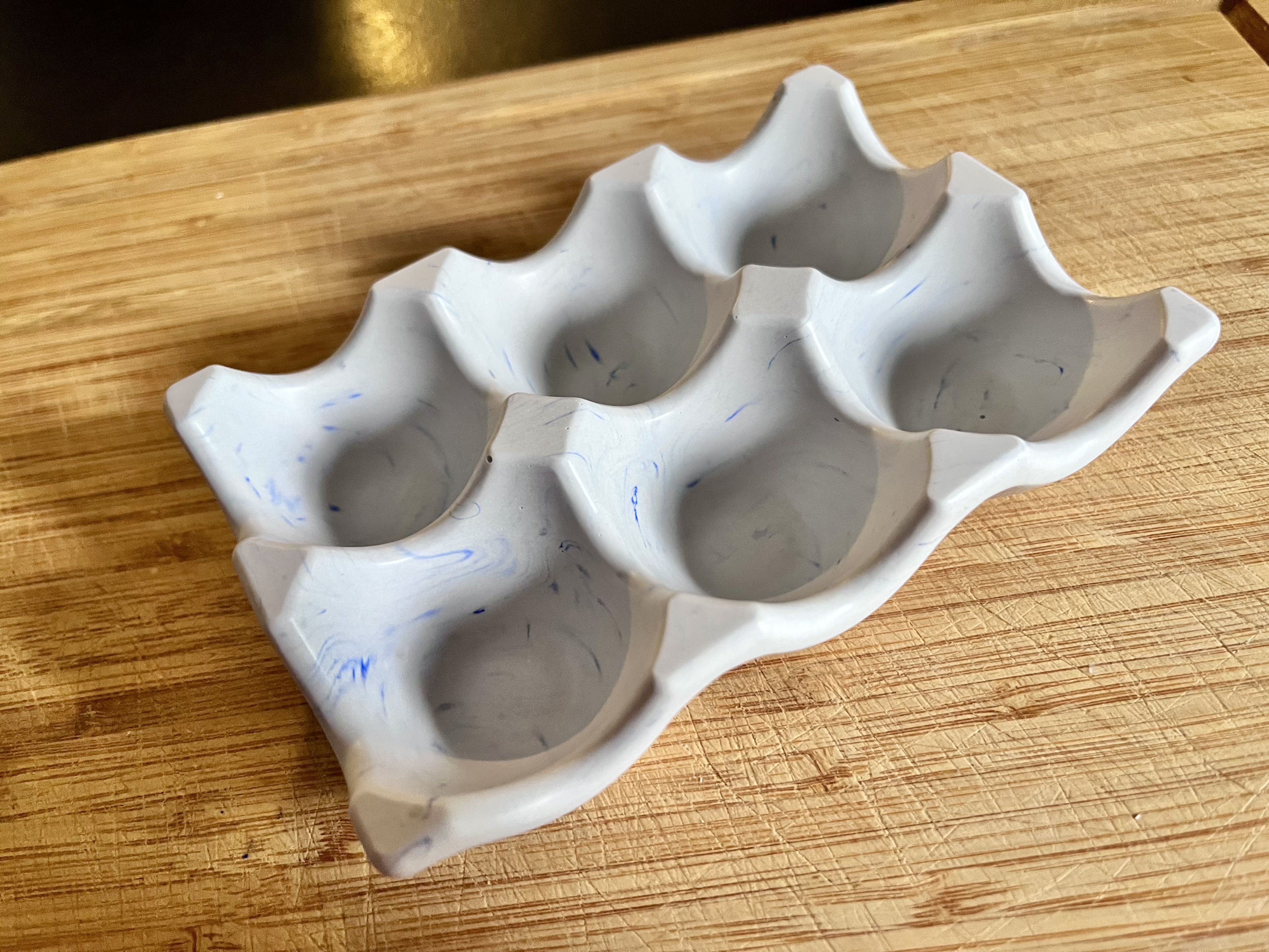 Porte-œufs Jesmonite Blue One