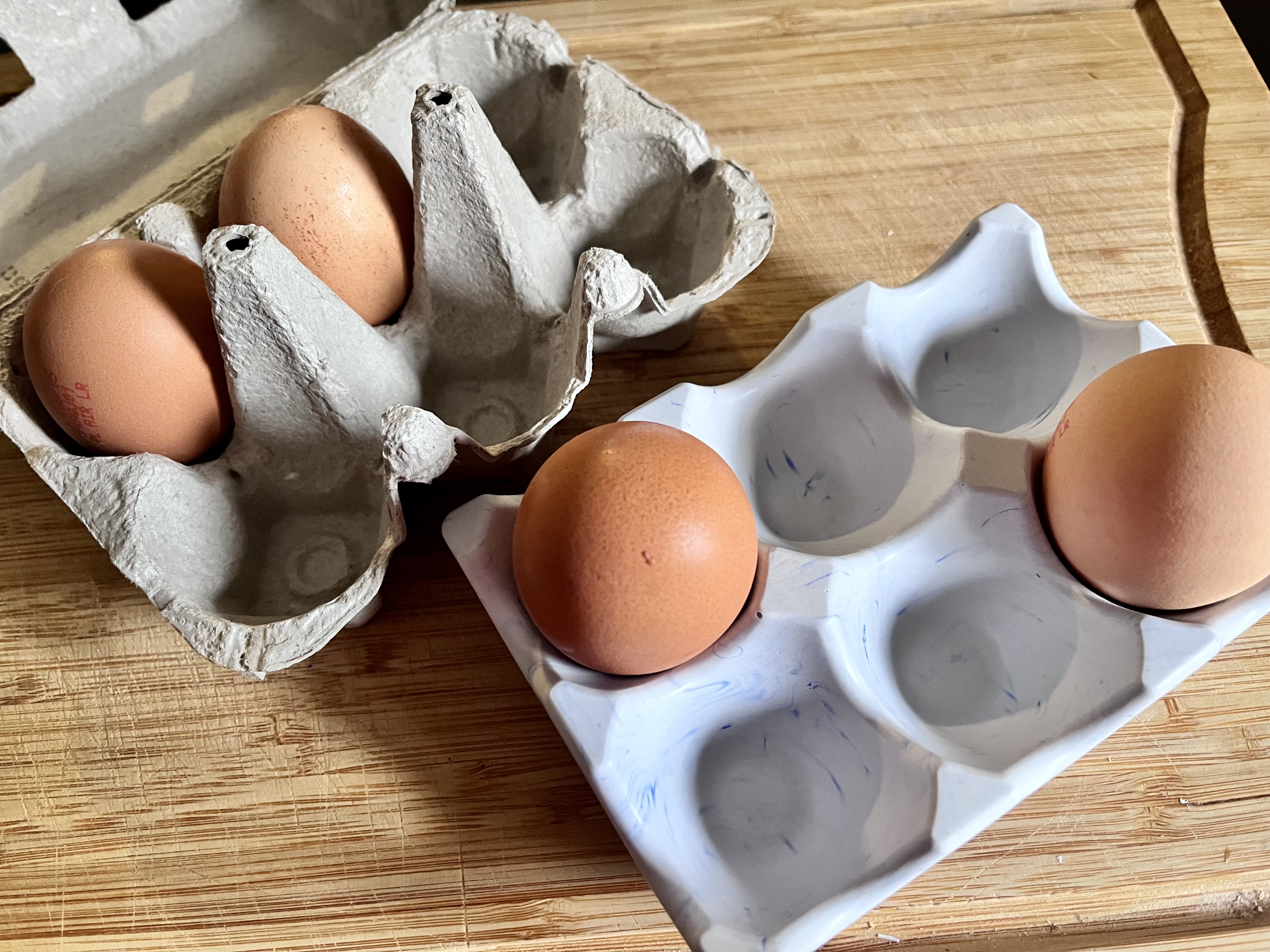 Porte-œufs Jesmonite Blue One 