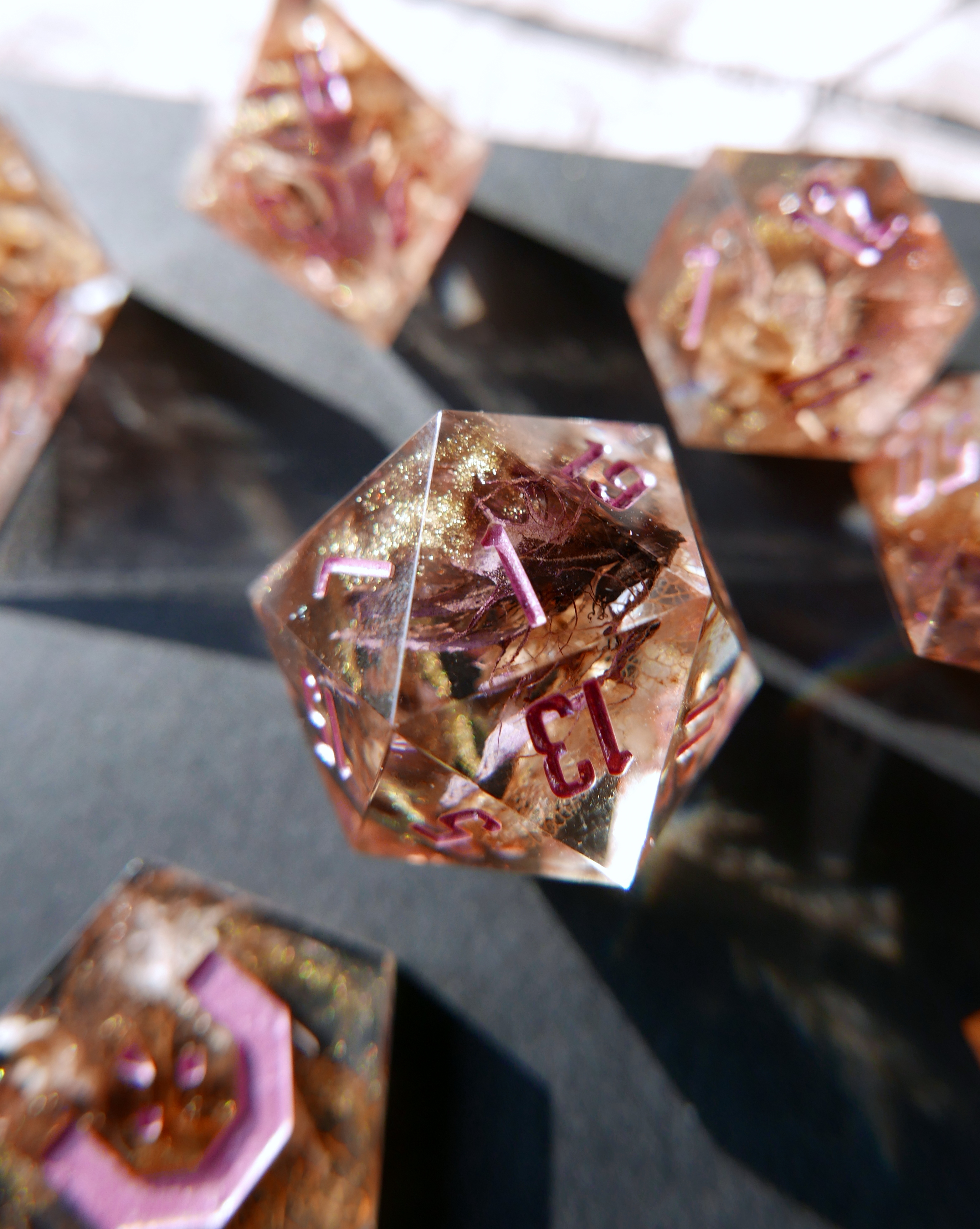 Set de 8 Dés Artisanaux pour Jeu de Rôles