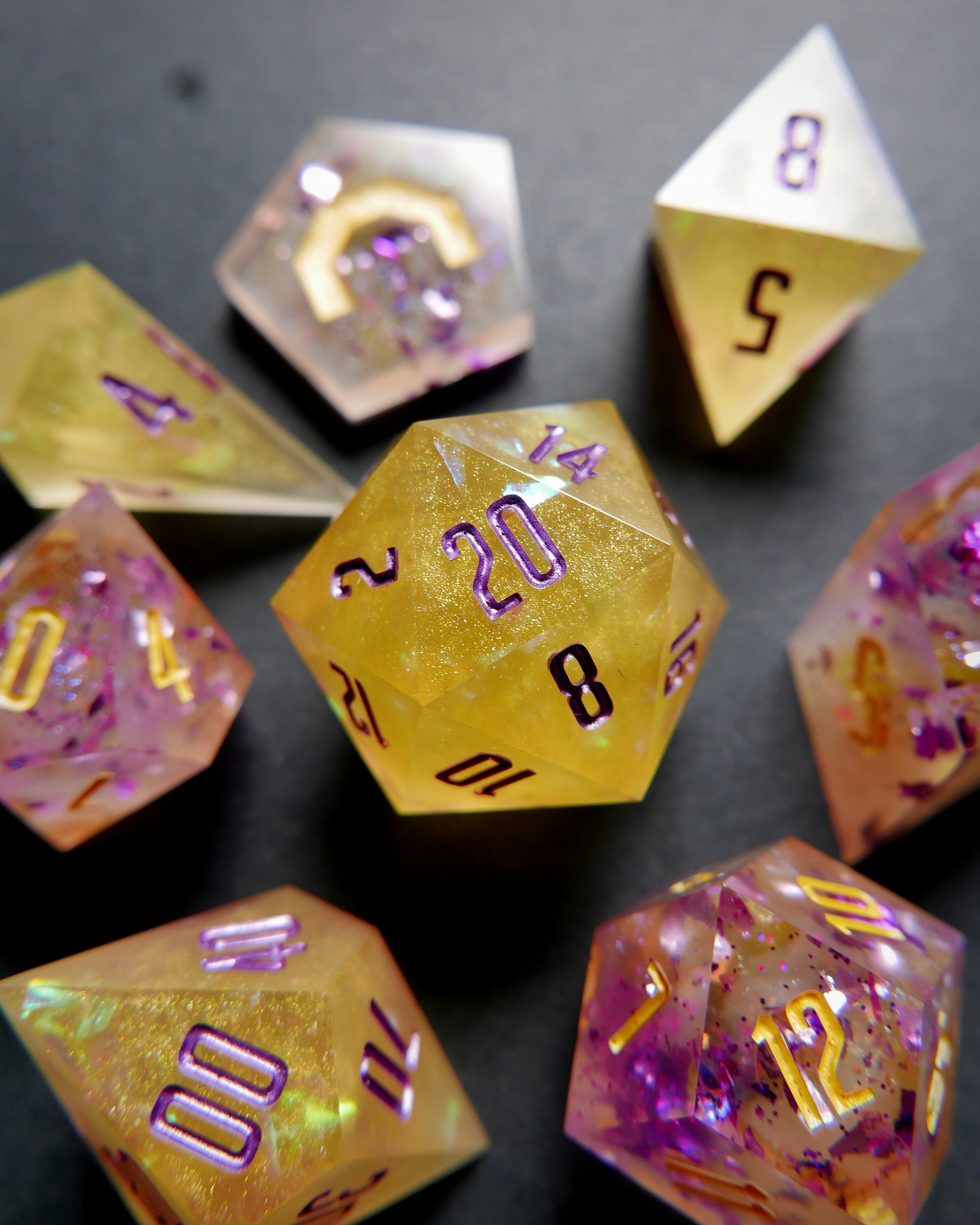Set de 8 Dés Artisanaux pour Jeu de Rôles