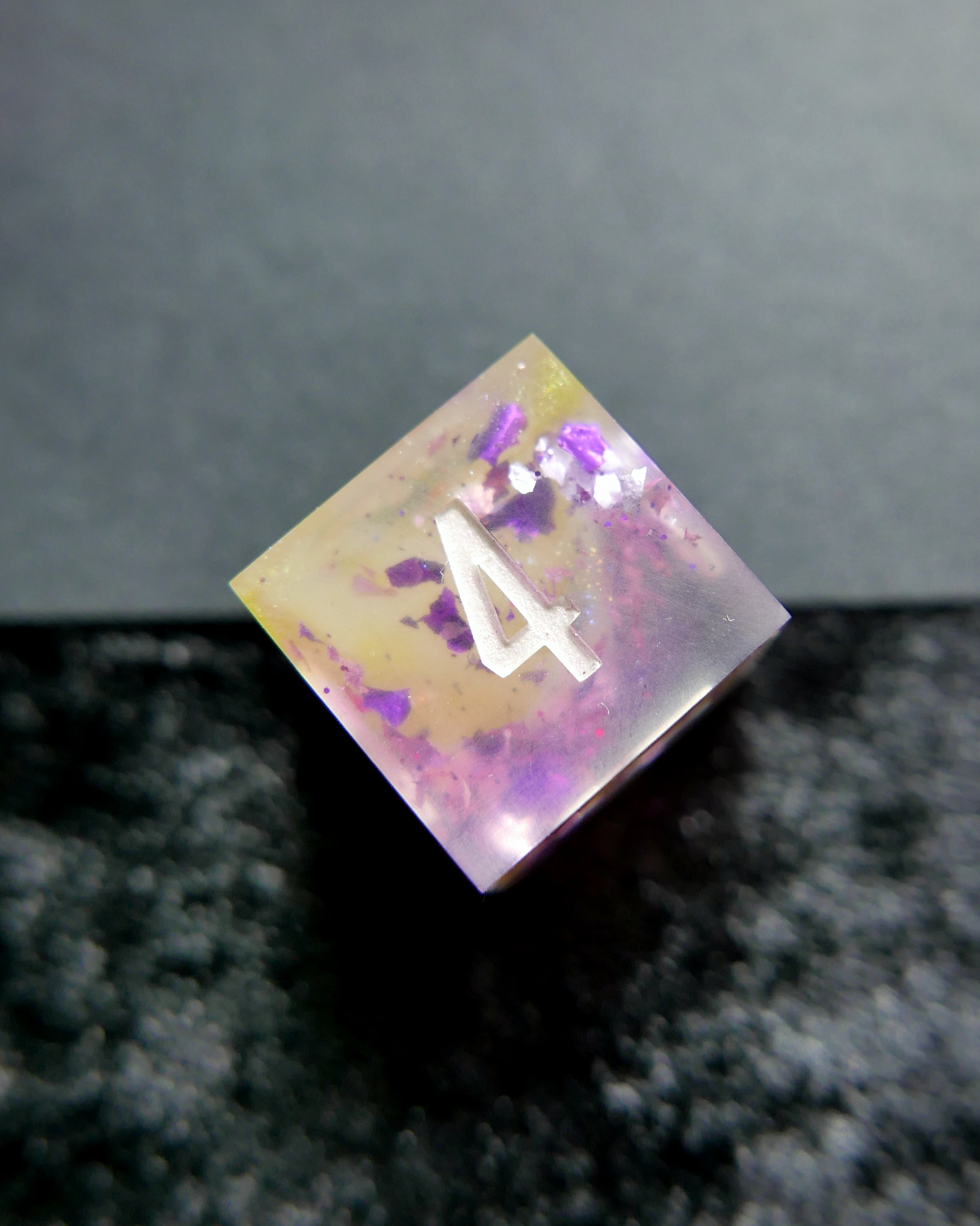 D6 - Cube & Logo