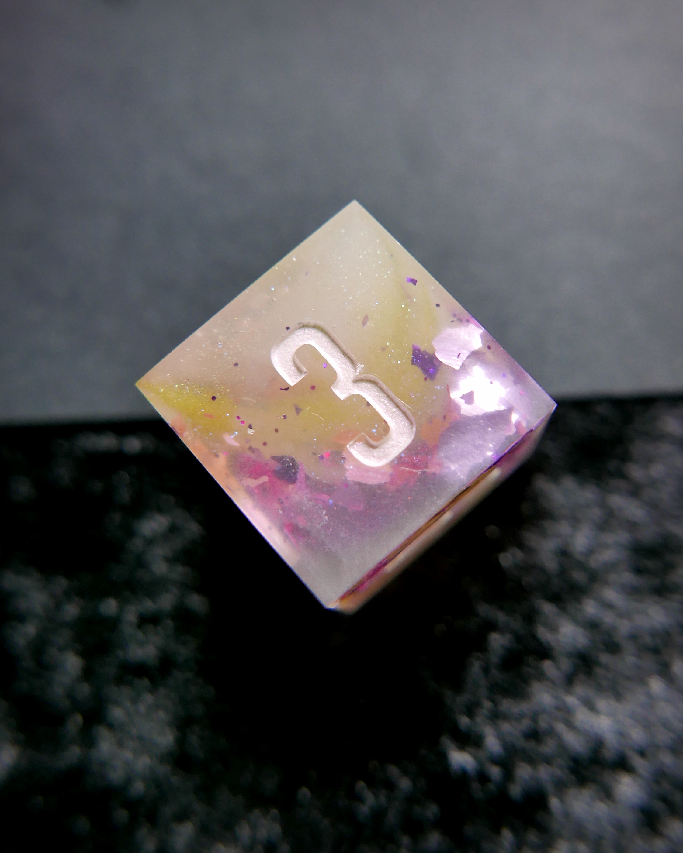 D6 - Cube & Logo