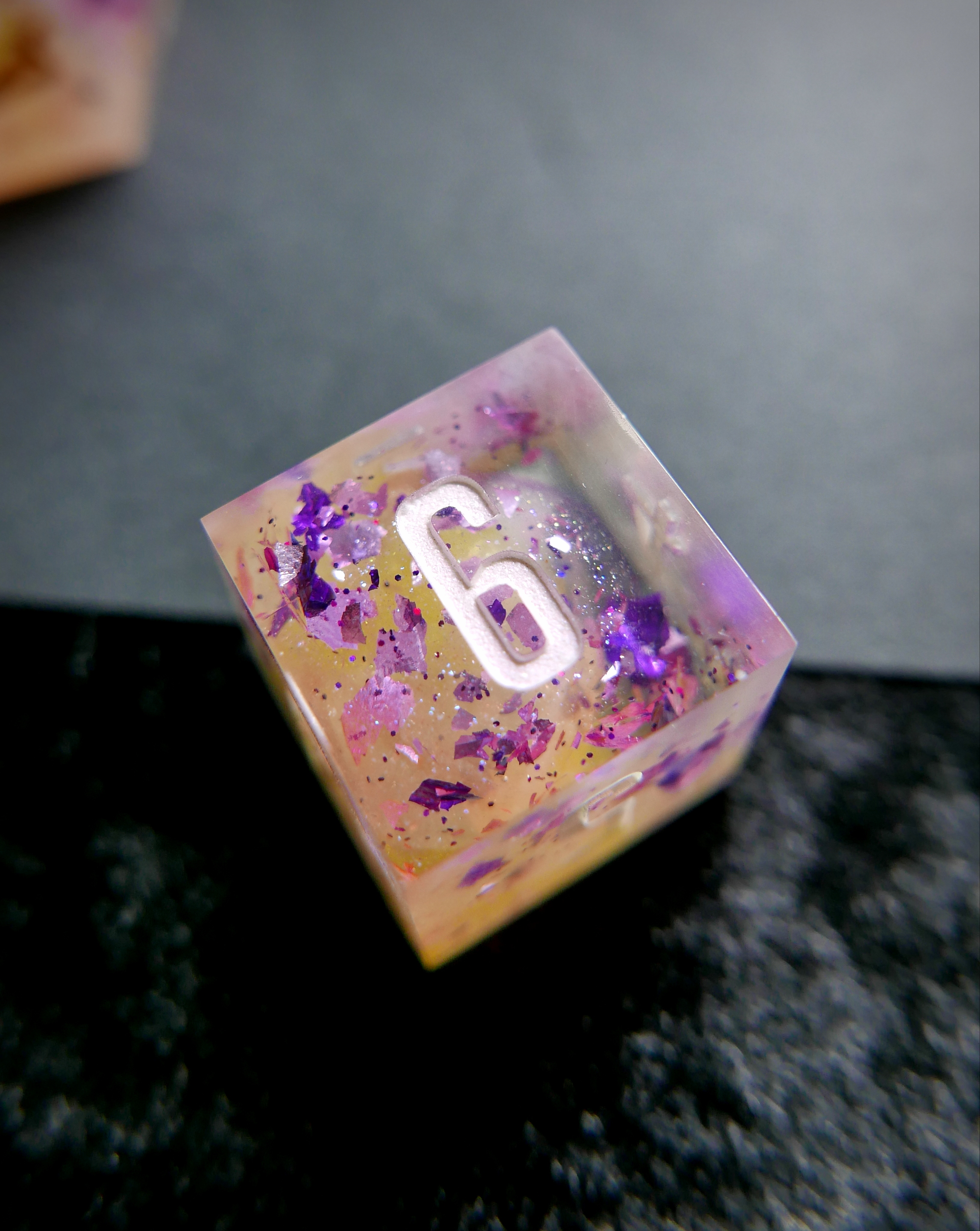 D6 - Cube & Logo