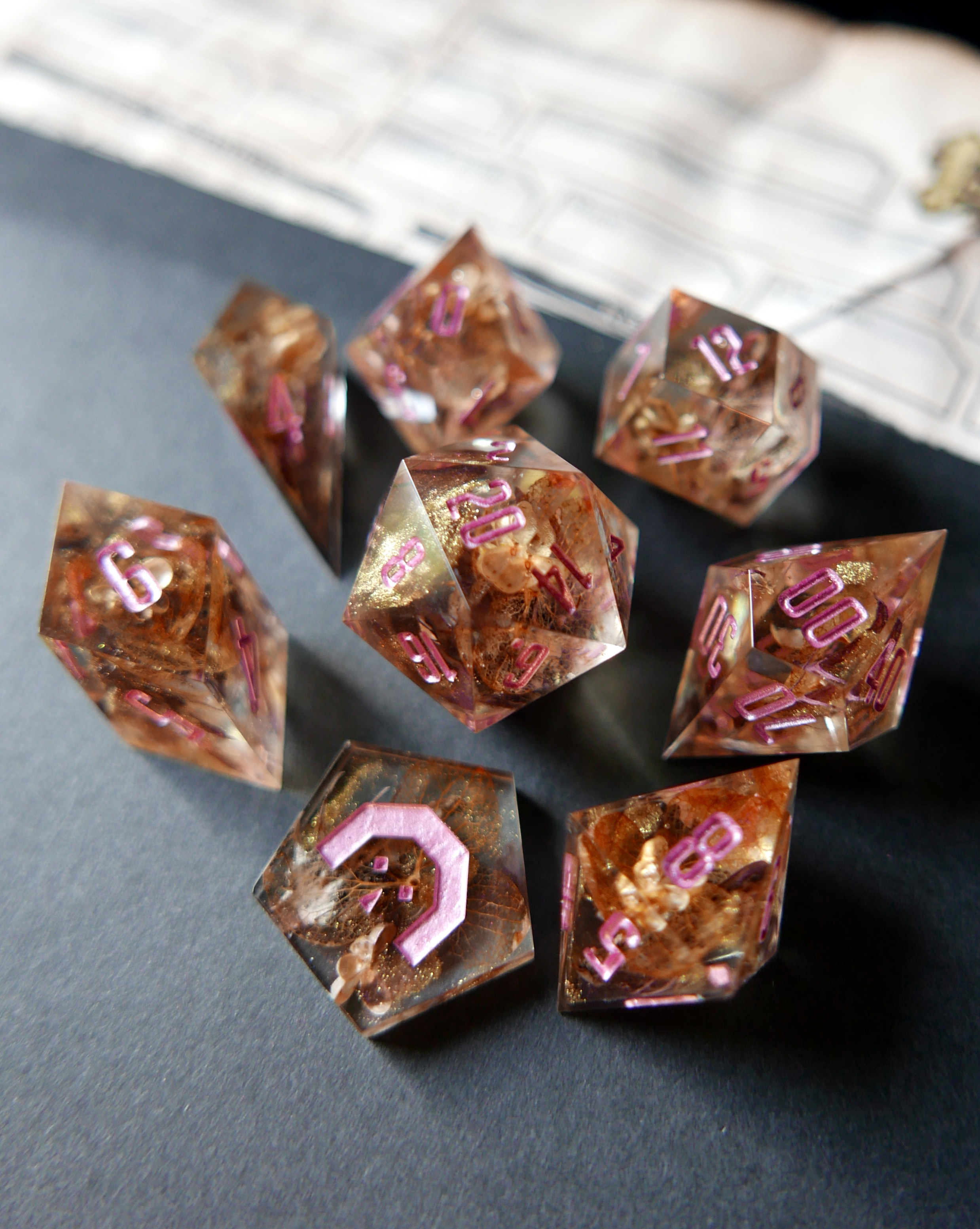 Set de 8 Dés Artisanaux pour Jeu de Rôles