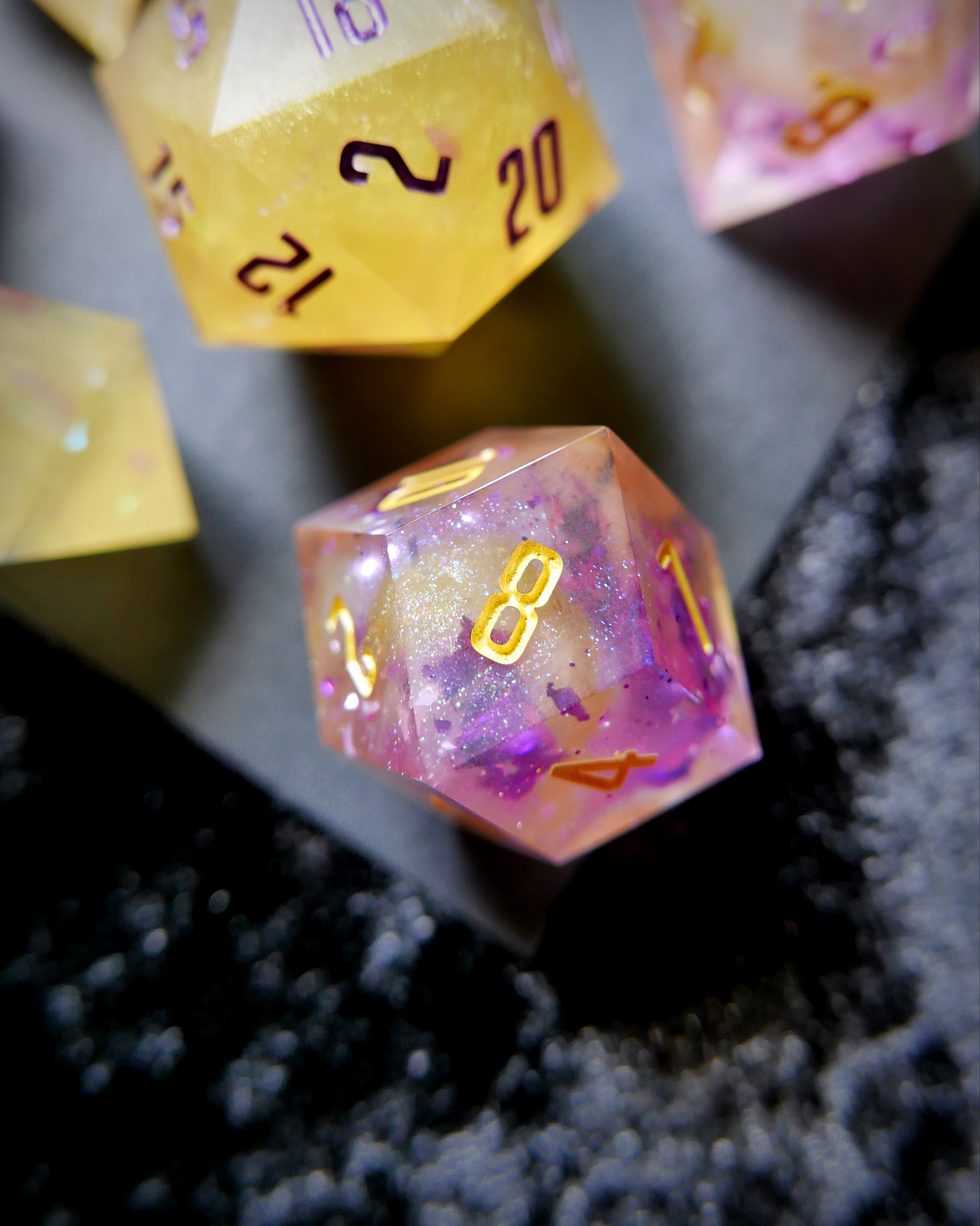 Set de 8 Dés Artisanaux pour Jeu de Rôles