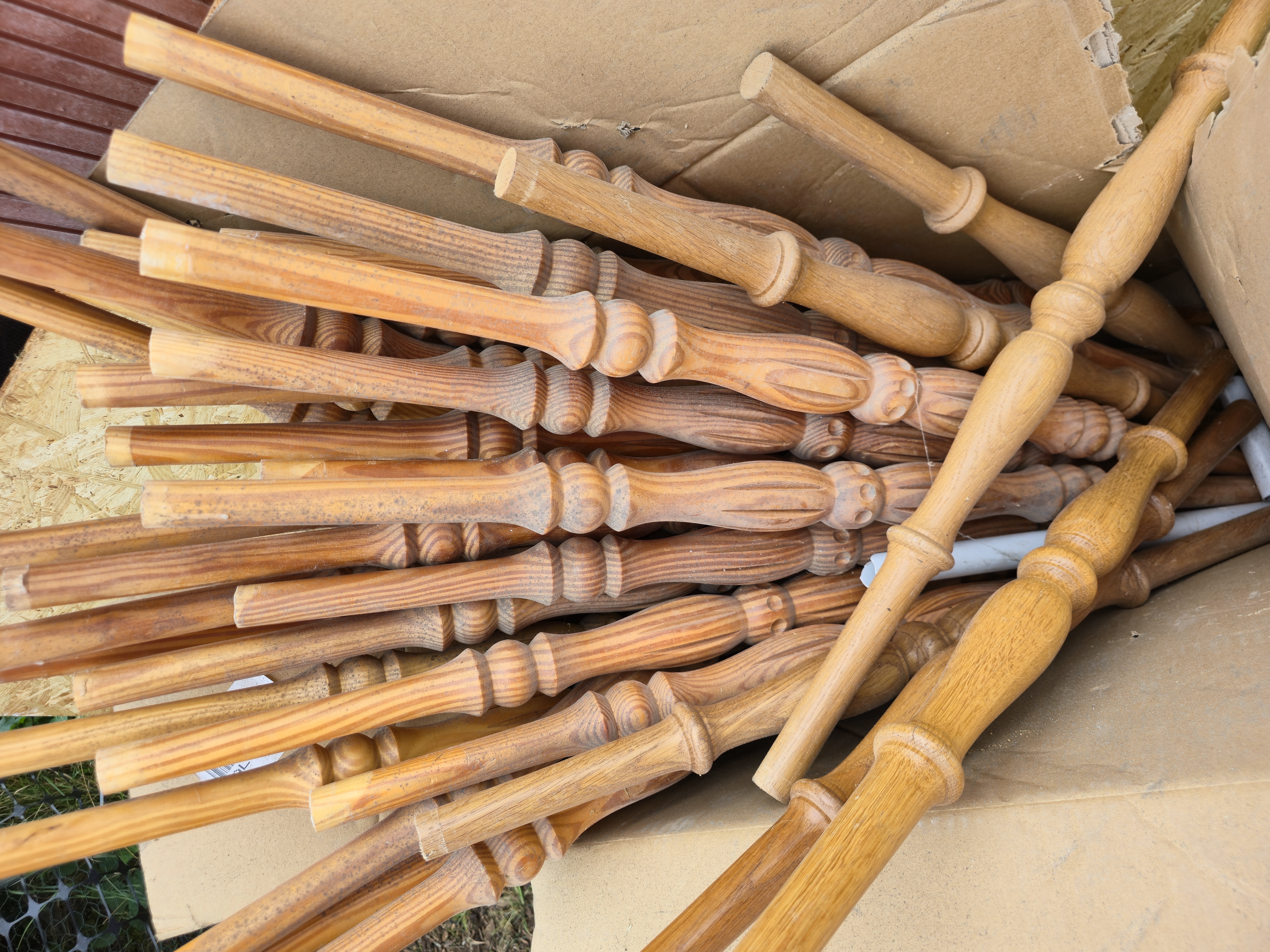 28x Treppensprosse Holzgeländerstab gedrechselt, lasiert, 84,3cm