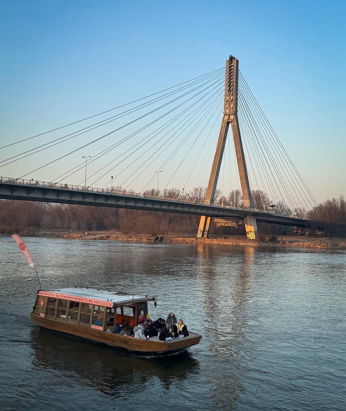SpacerRejs po Wiśle z WarsawbyBOAT