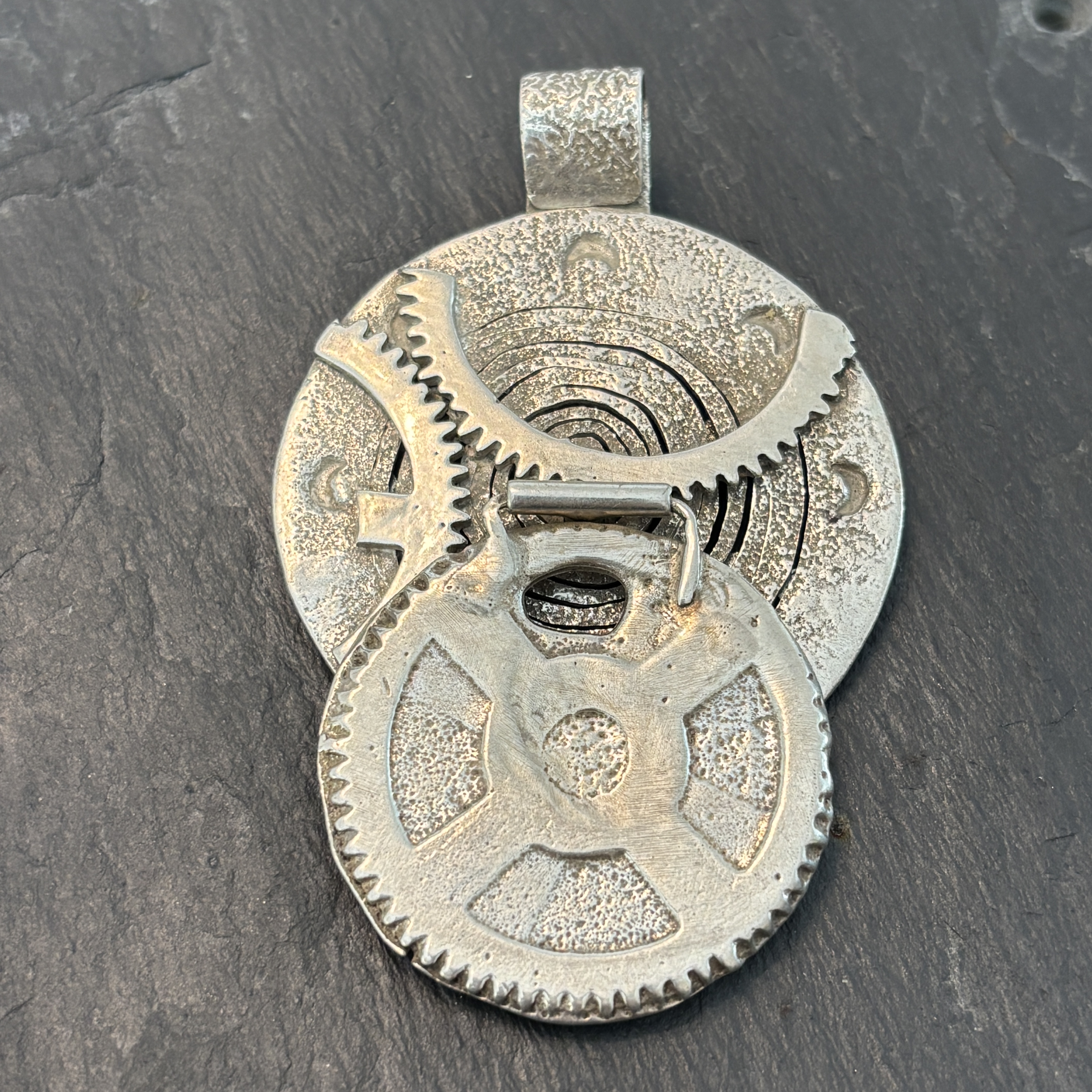 Robert Mac Eustace Jones, Zuni Mechanical Phases of the Moon Sterling Pendant