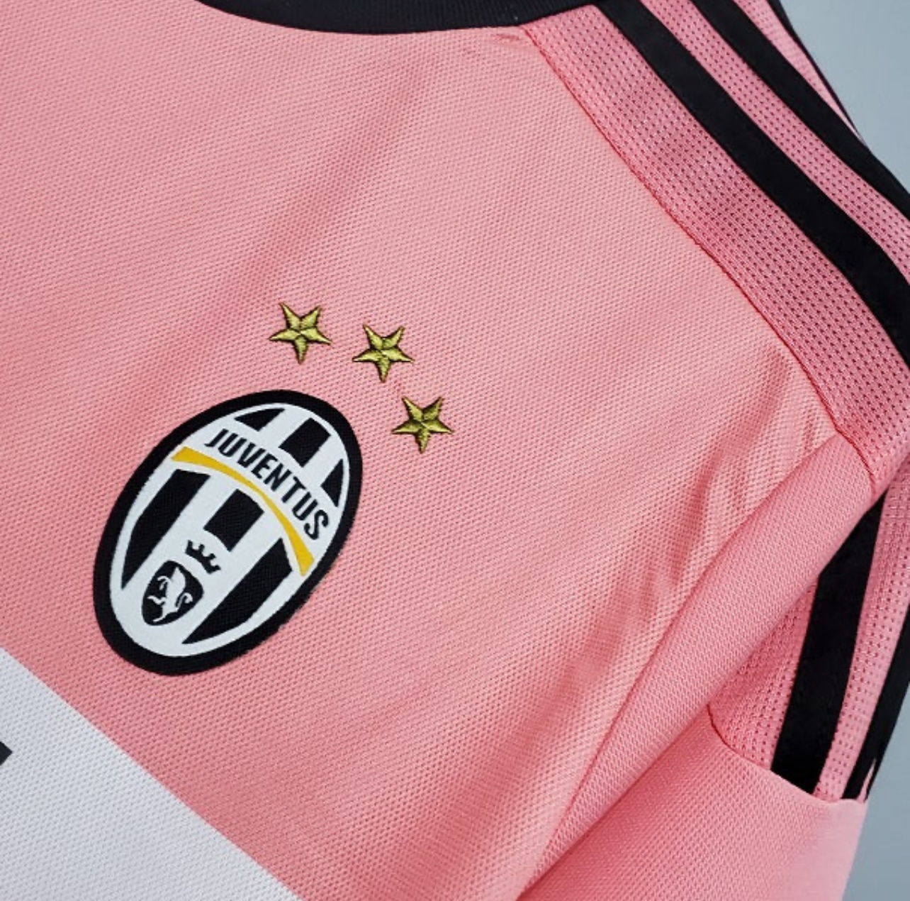 2015/16 Retro Juventus Away Shirt - Pale Pink/Bright Pink/Black