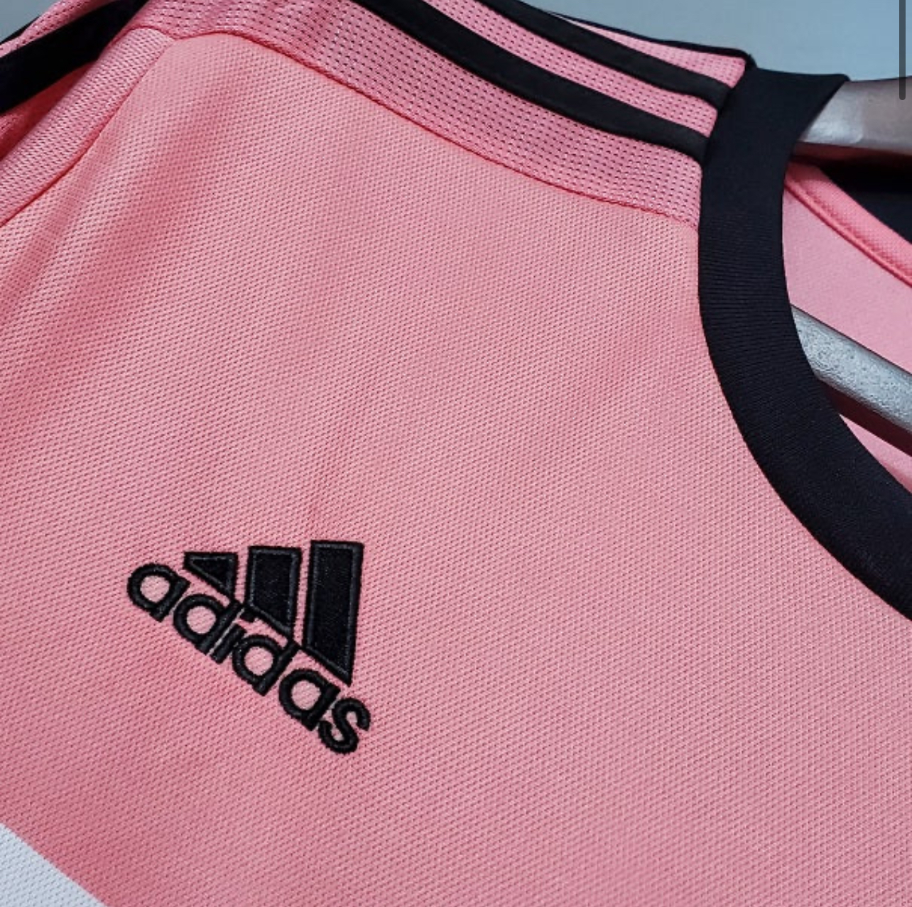 2015/16 Retro Juventus Away Shirt - Pale Pink/Bright Pink/Black
