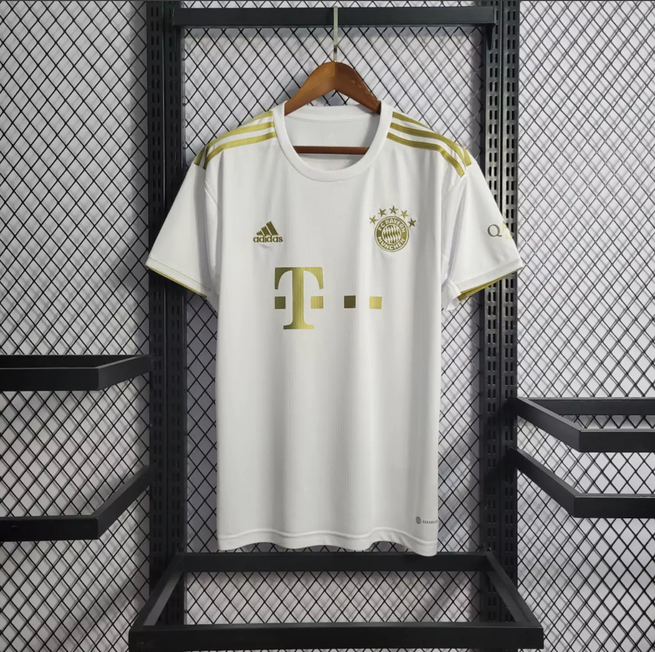 2022/23 Bayern Munich Away Shirt - White/Gold