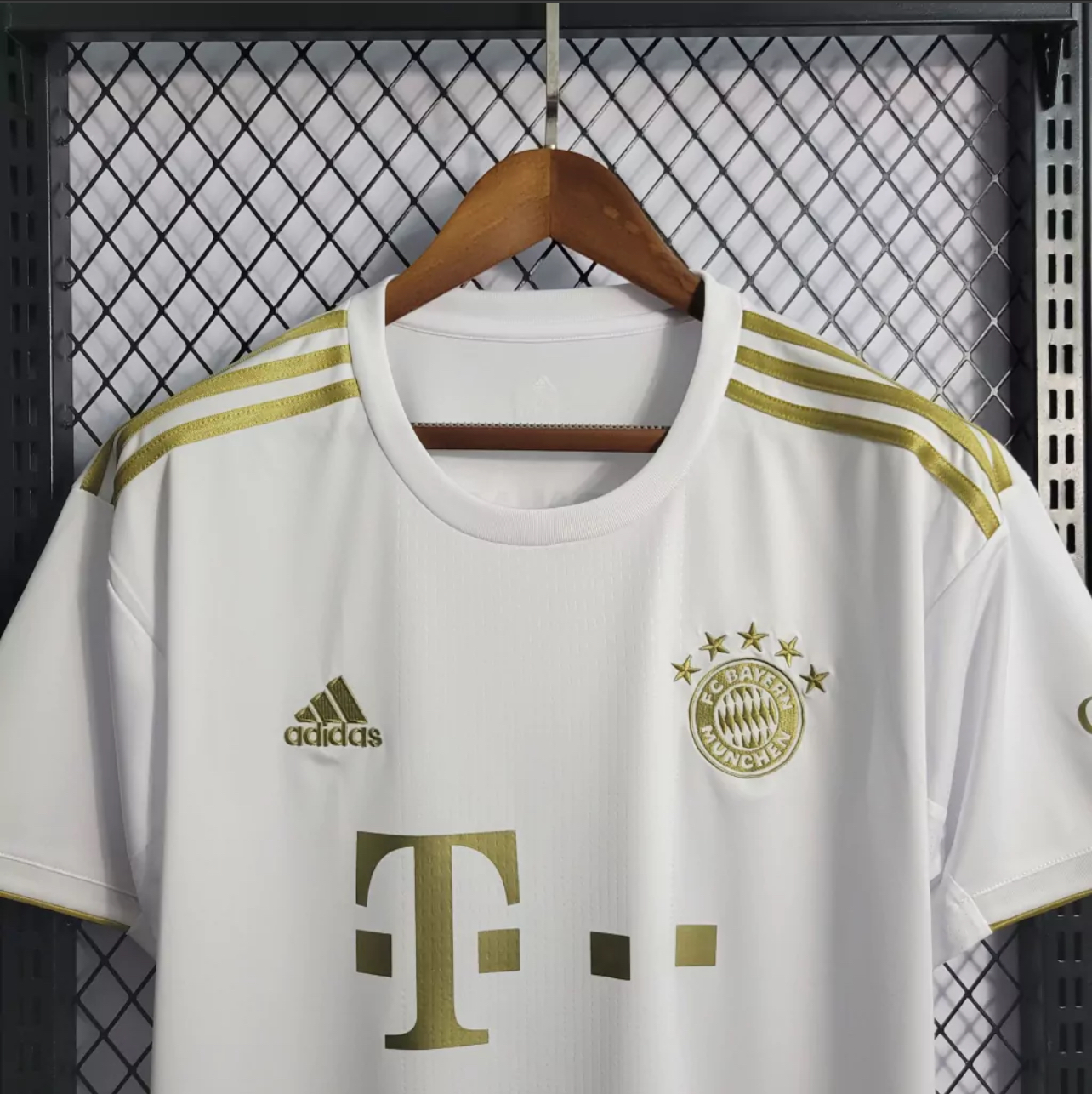 2022/23 Bayern Munich Away Shirt - White/Gold