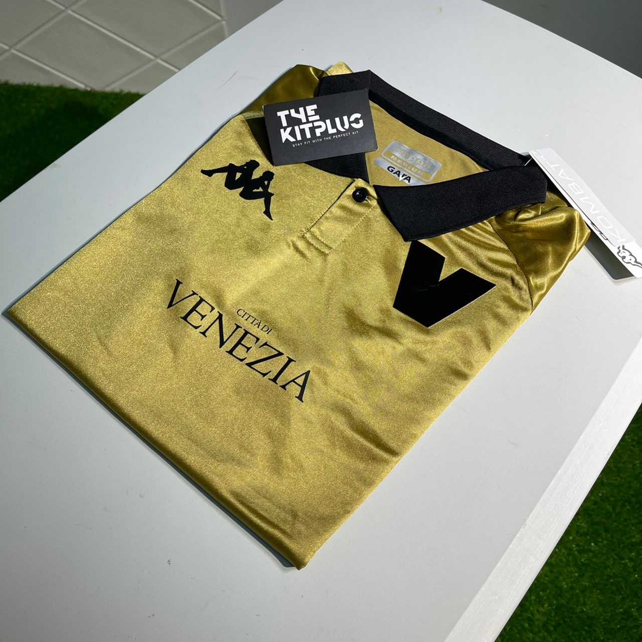 2022/23 Venezia FC Third Shirt - Light Gold/Black