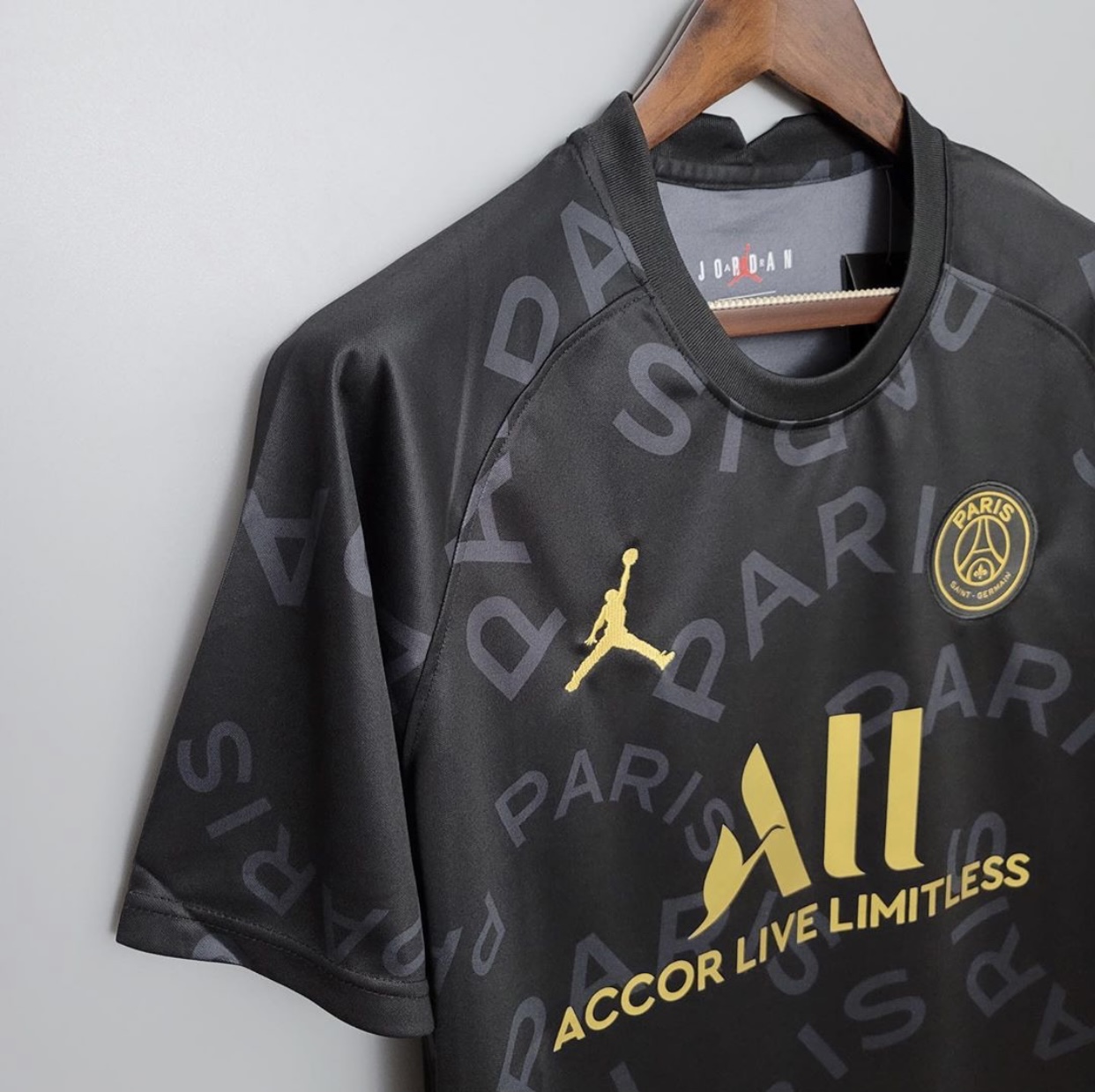 2020/21 PSG x Jordan Pre-Match Shirt - Black/Gold