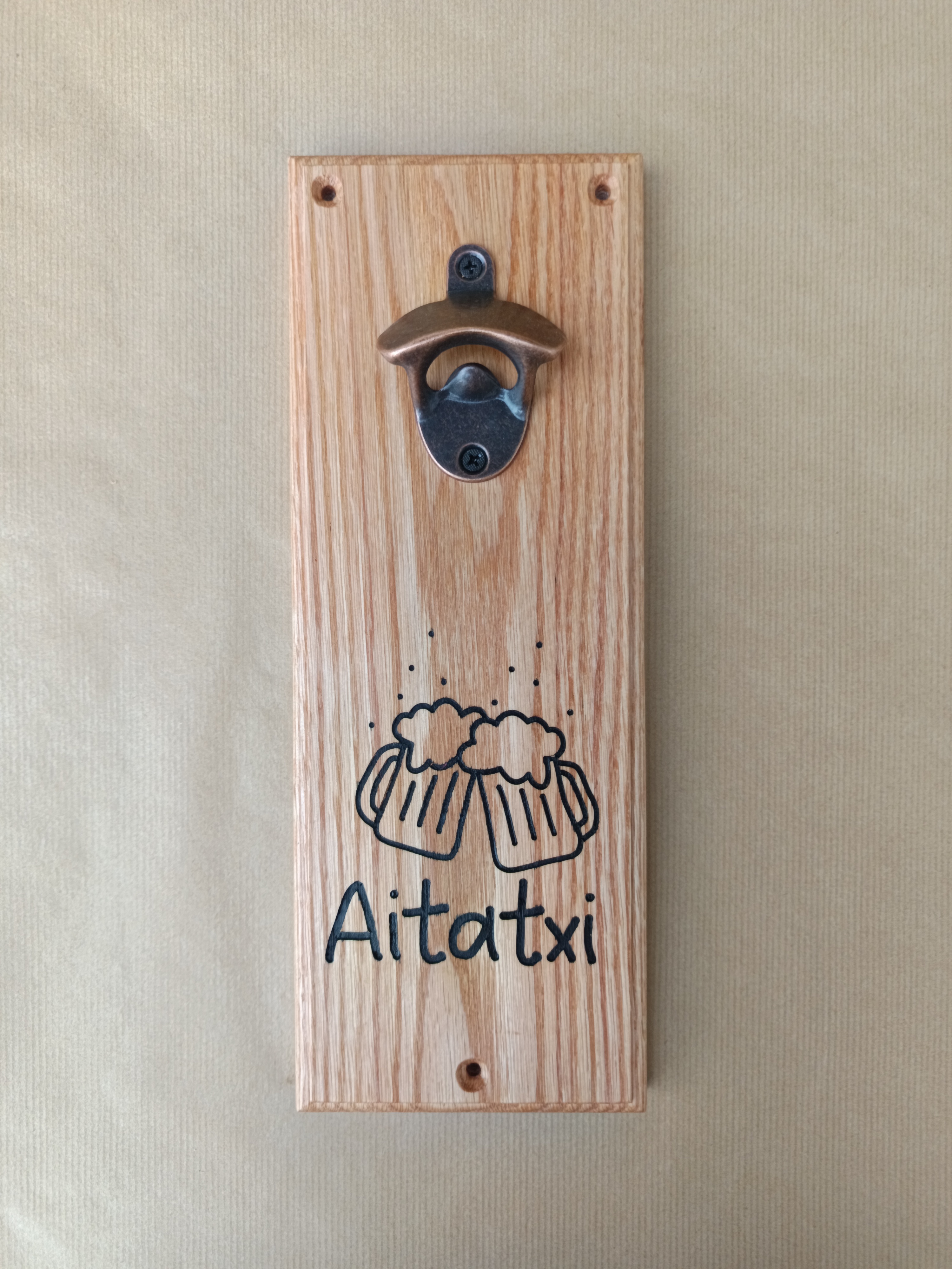 Décapsuleur mural "Aitatxi"