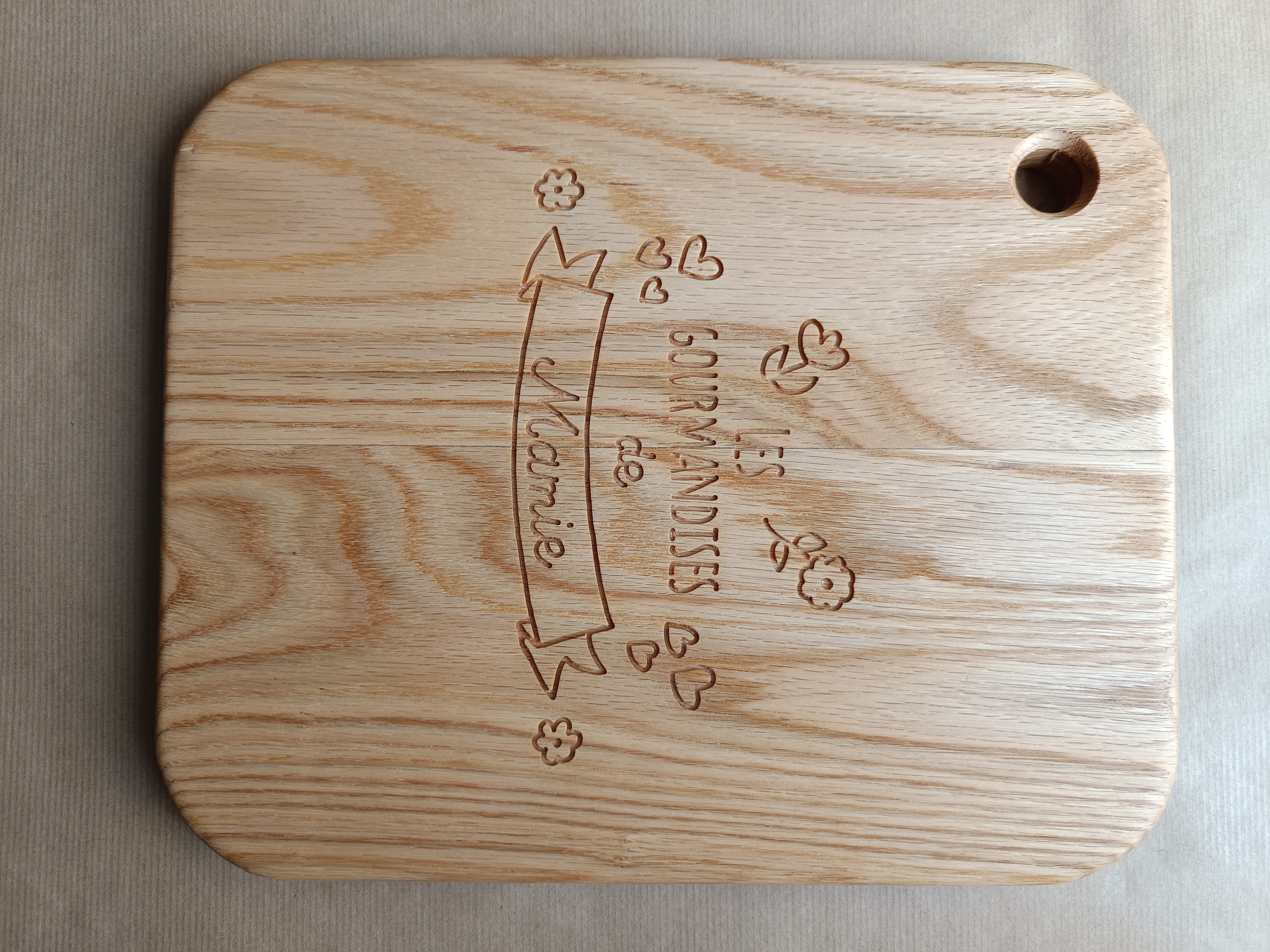 Planche à découper "Les gourmandises de Mamie" gravure finition brute