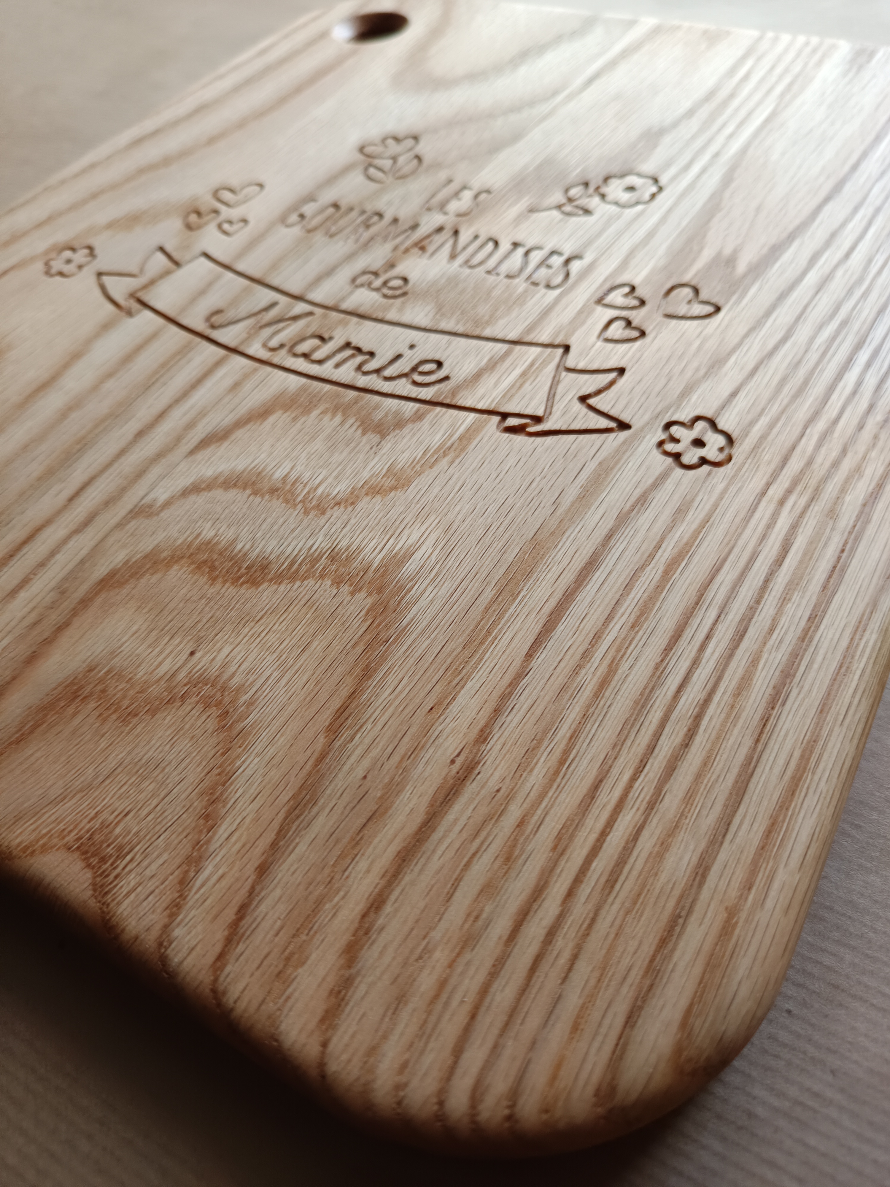 Planche à découper "Les gourmandises de Mamie" gravure finition brute