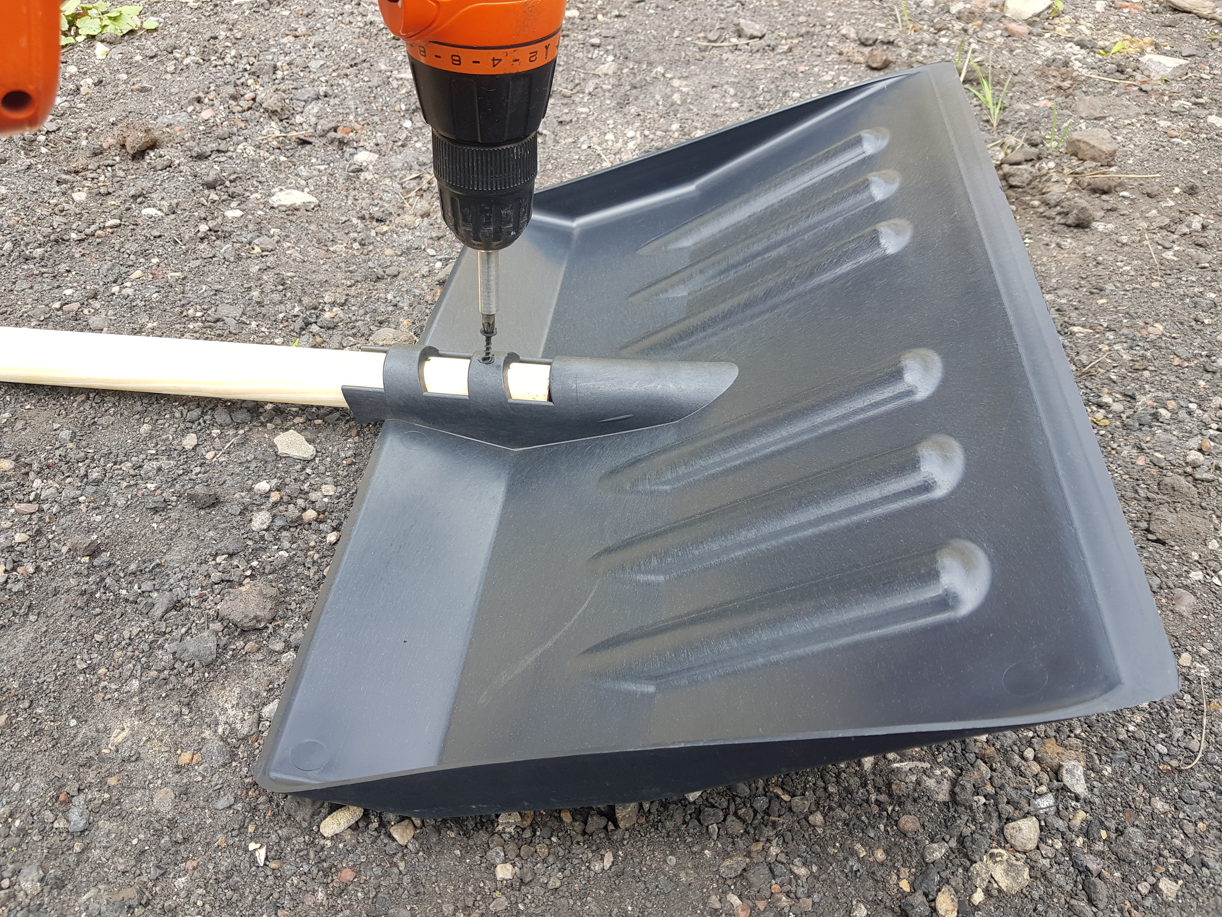 Plastic Shovel for Snow, Industrial Waste, Leaves and other Debris, Wooden Shaft for Mucking out, Clearing Driveways, Gardens, Pathways, (only head)