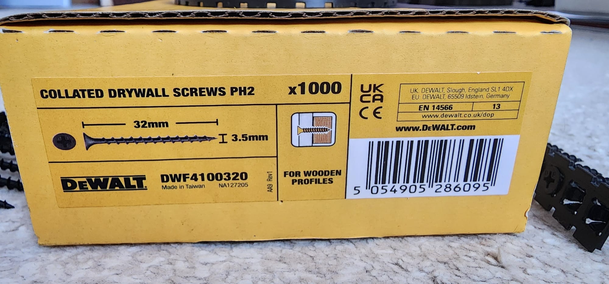 3.5 x 32mm Drywall Screws Coarse Thread Collated DeWalt DWFA100320 Pack of 1000
