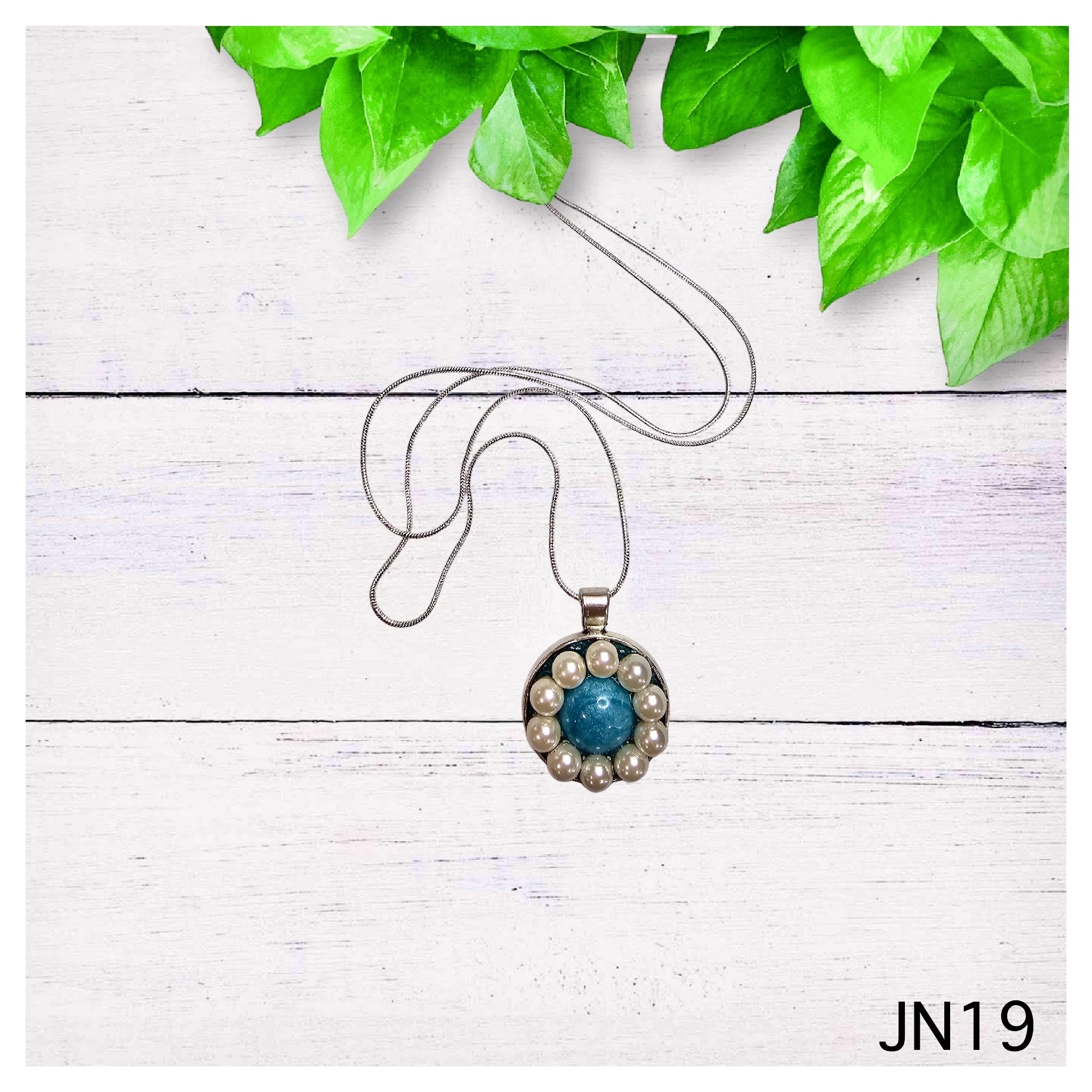 Elegant Silver Pendant Necklace