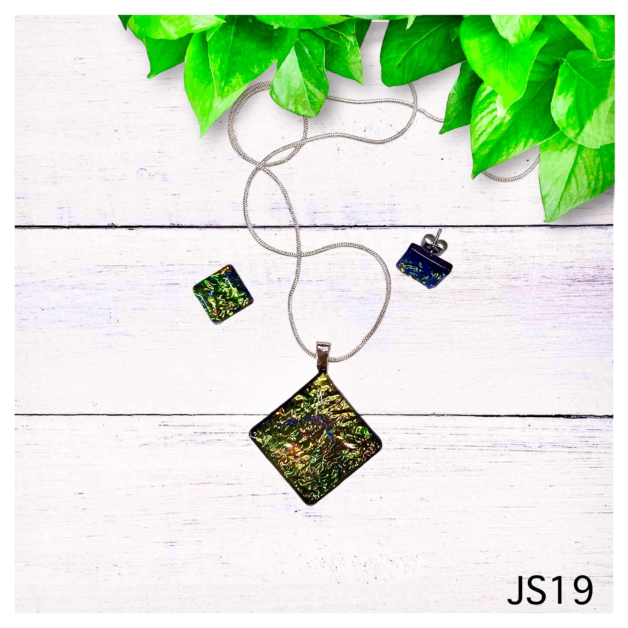 Elegant Reflective Jewelry Set