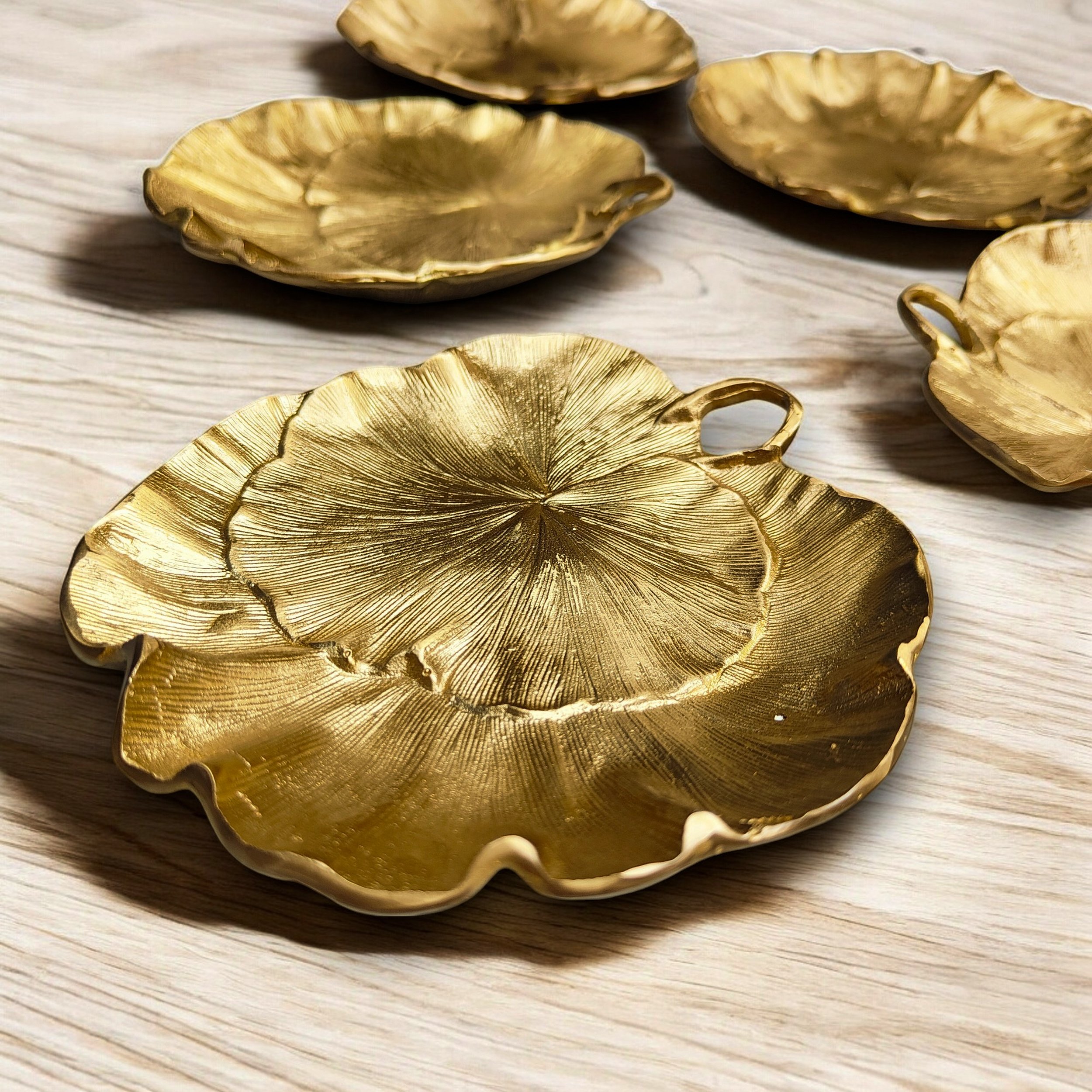 Geranium Leaf Display Disc Plate Geranium Brass Display disc plate Home Decor Classic Style for all occasions, all seasons