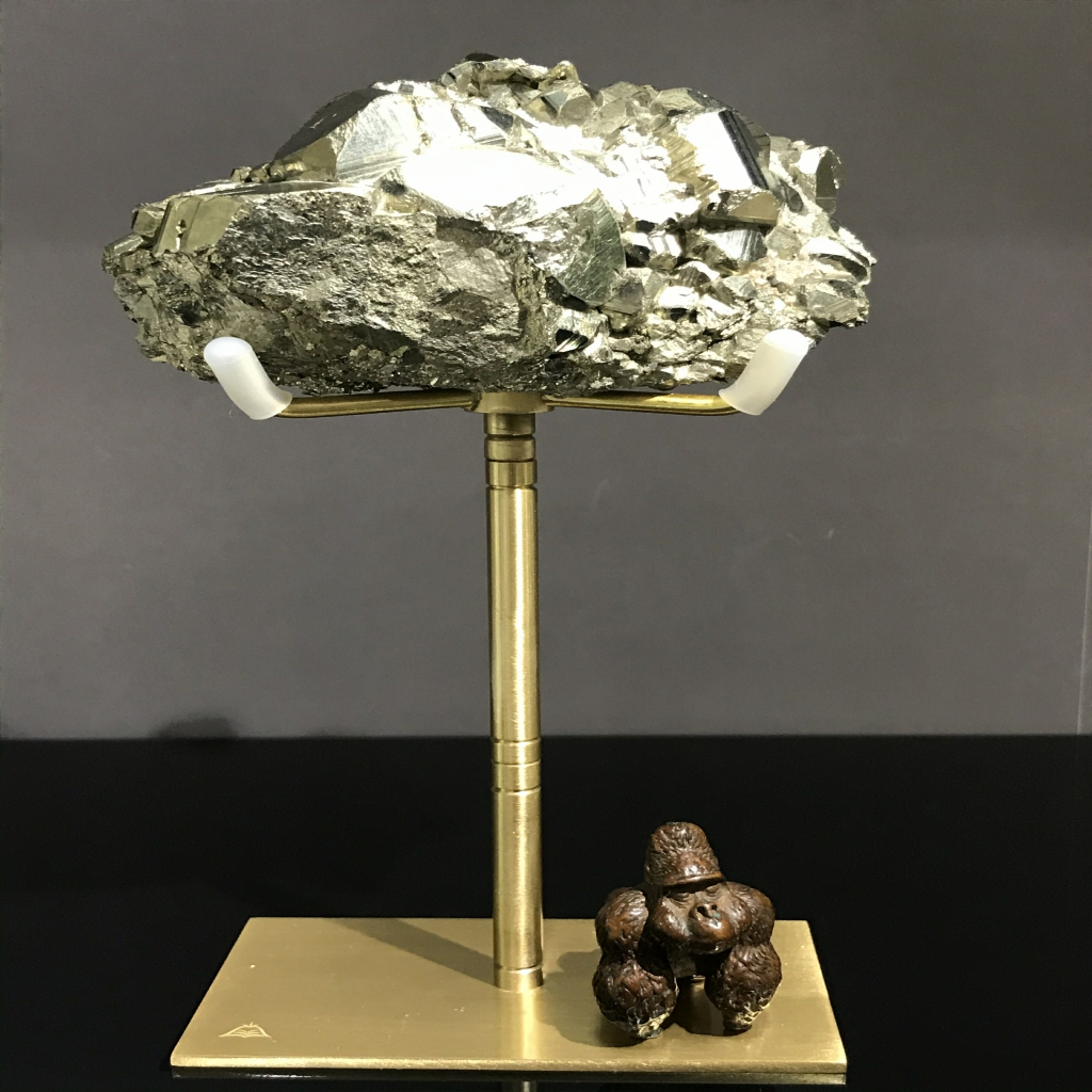 Crystals Display Stand, Brass Display Holder For Rocks & Geodes. Multi-purpose With Adjustable Heights. Easy To Assemble and Detachable.