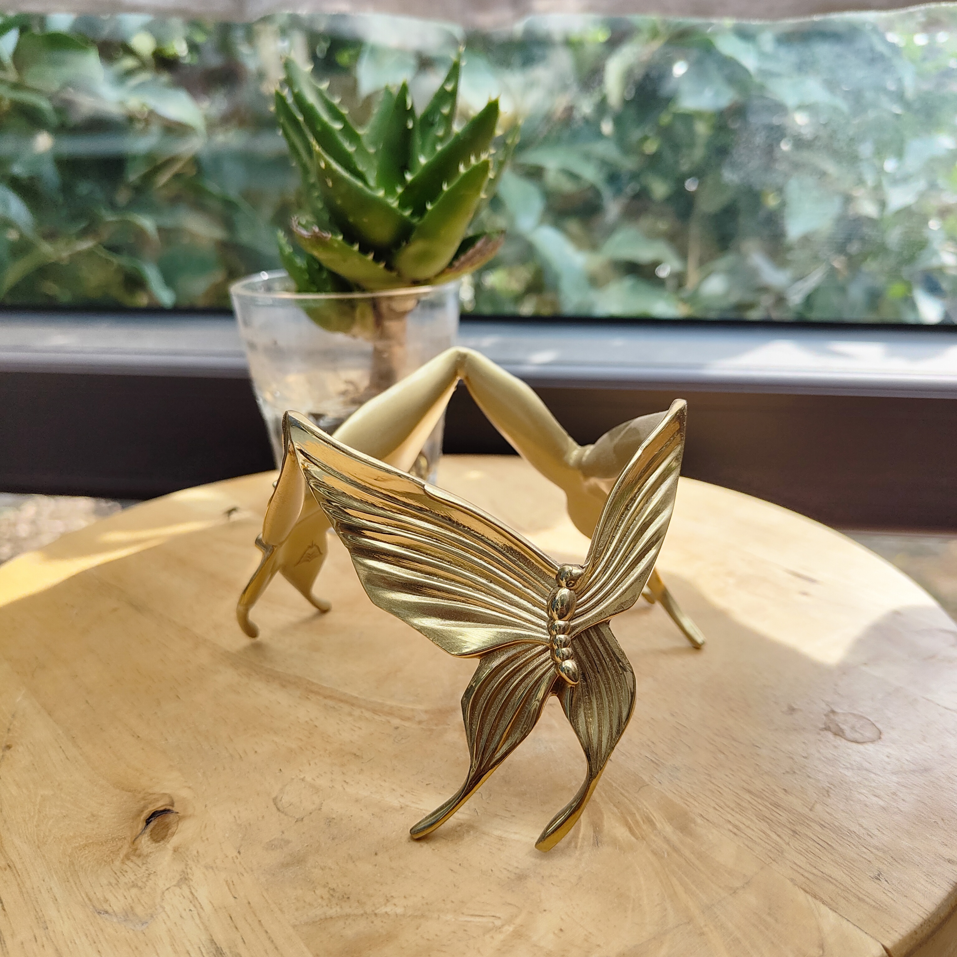 Crystal Ball Display Stand, Home Decor Brass Display Butterfly Stand Gold Silver for Crystals Rocks and Spheres