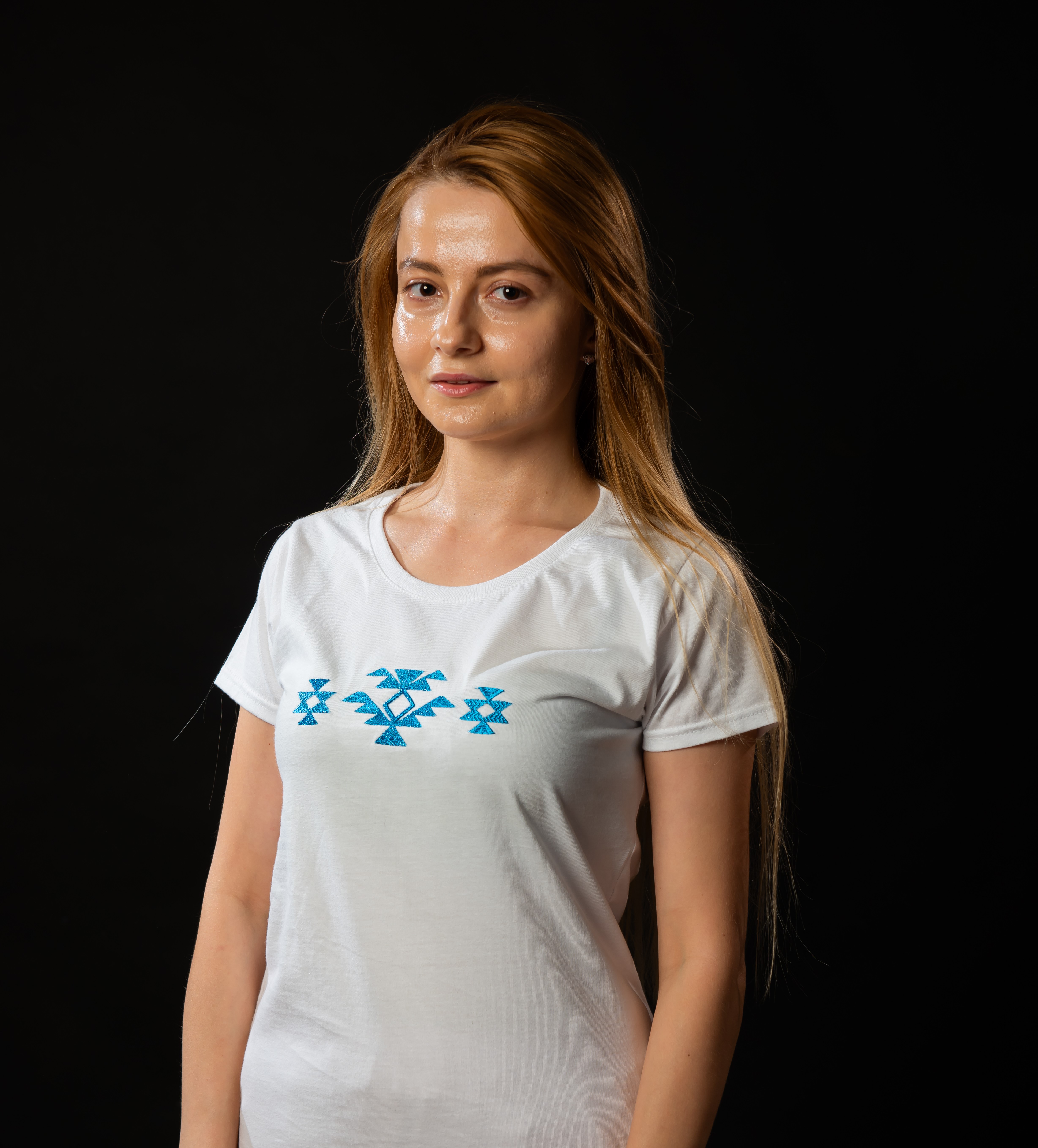 Дамска тениска "Монохромна Канатица"