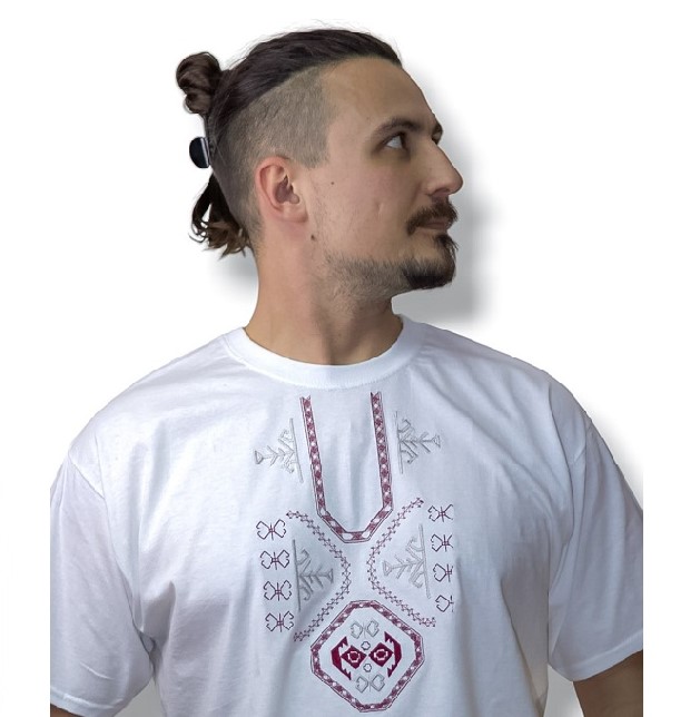 Бродирана мъжка тениска