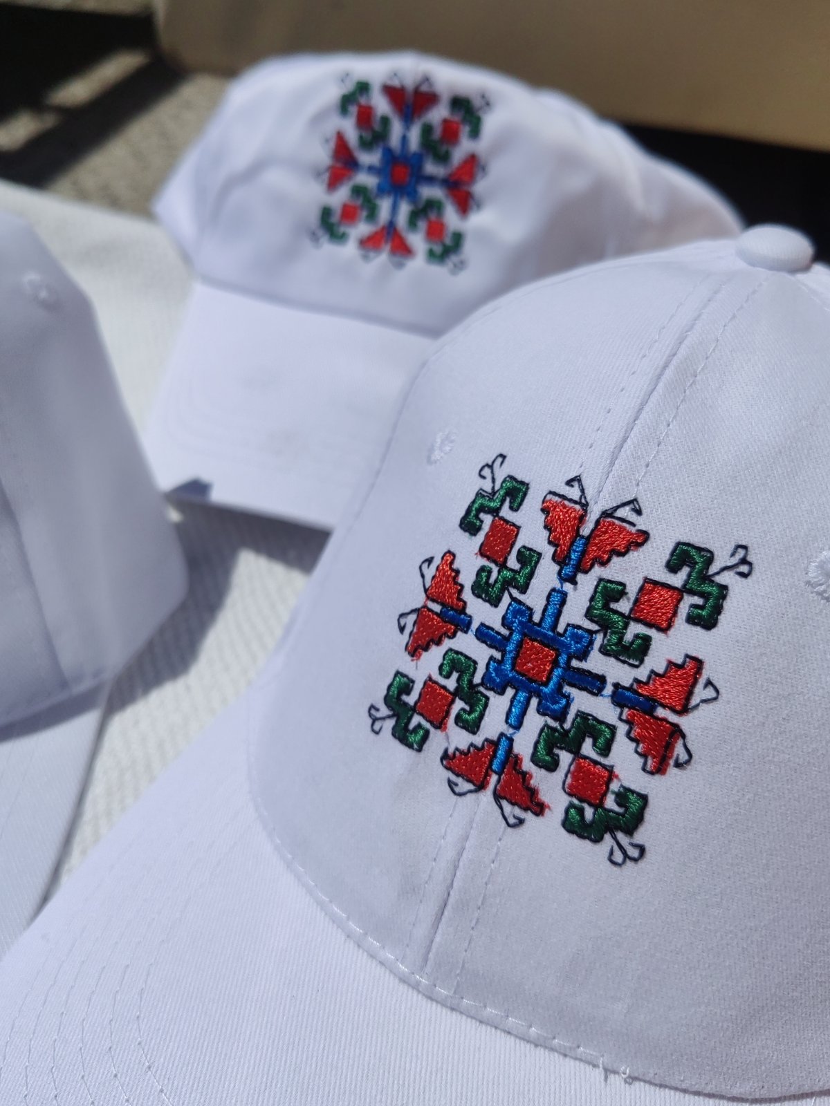 Лятна шапка с шевица "Елбетица"