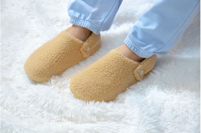 Crocs™ Classic Cozzzy Slipper