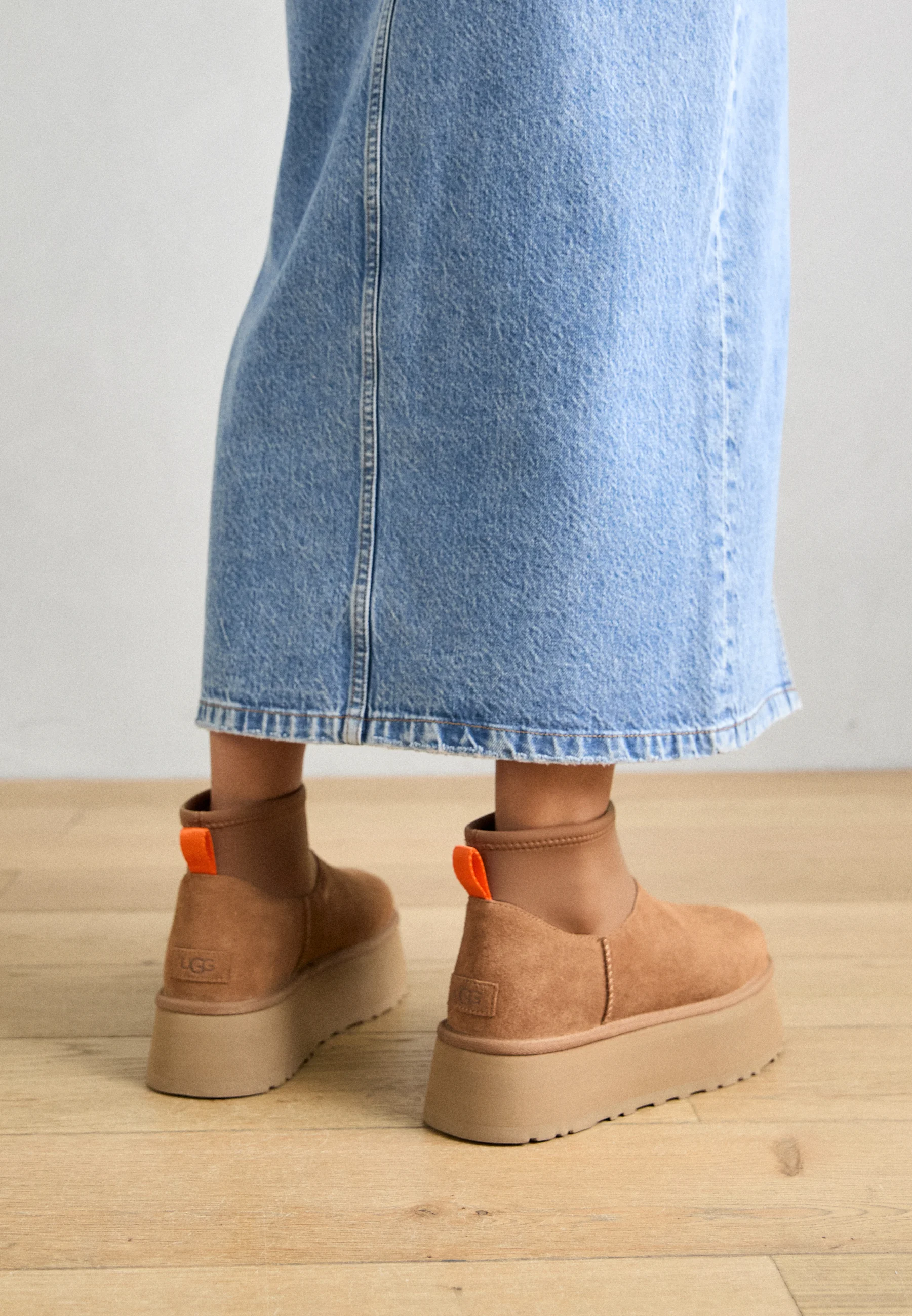 UGG CLASSIC MINI DIPPER - Aulinukai su platforma