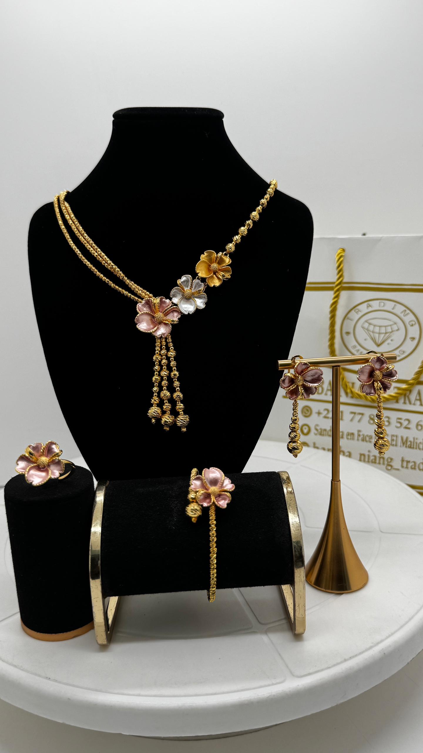 Parure de bijoux florale