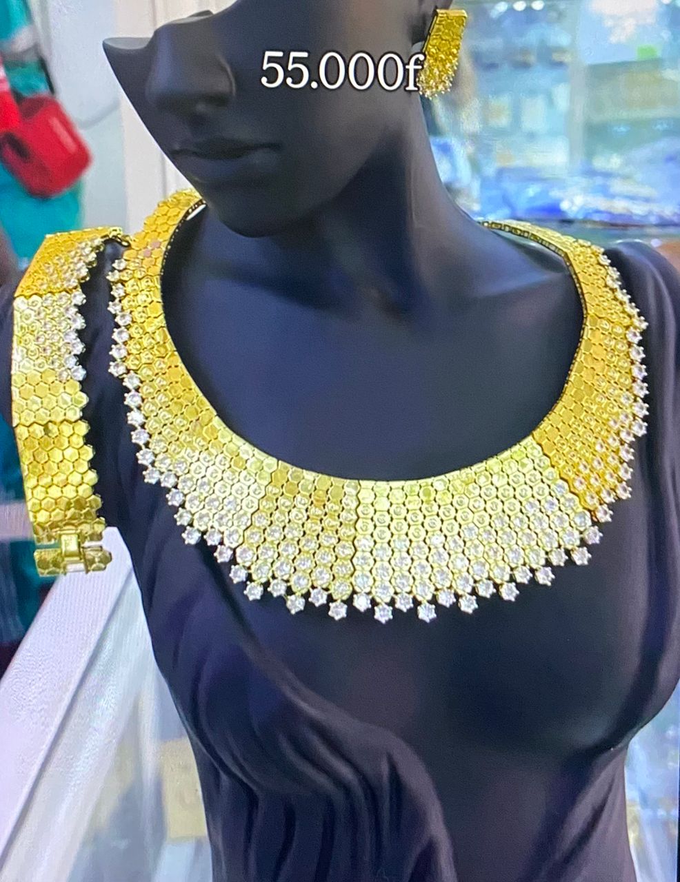 Parure de bijoux dorés