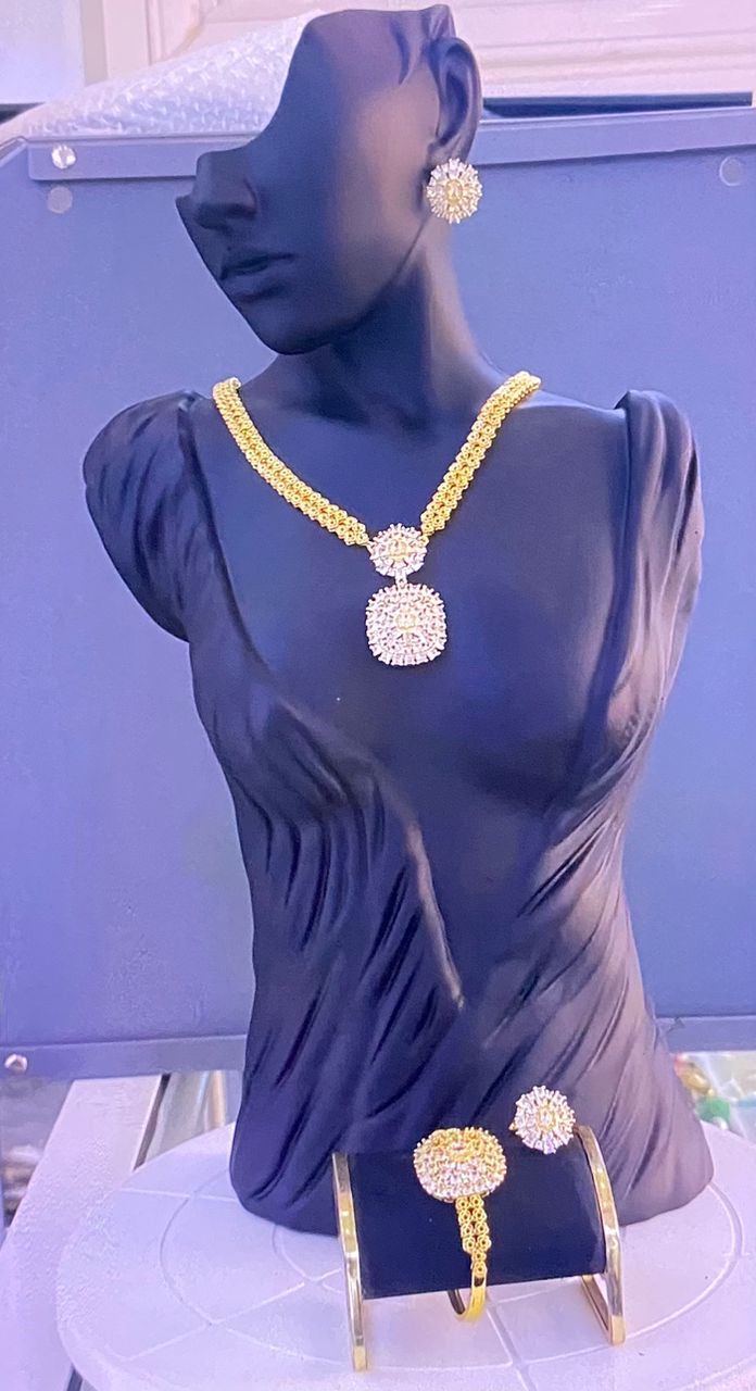 Parure de bijoux en or et strass