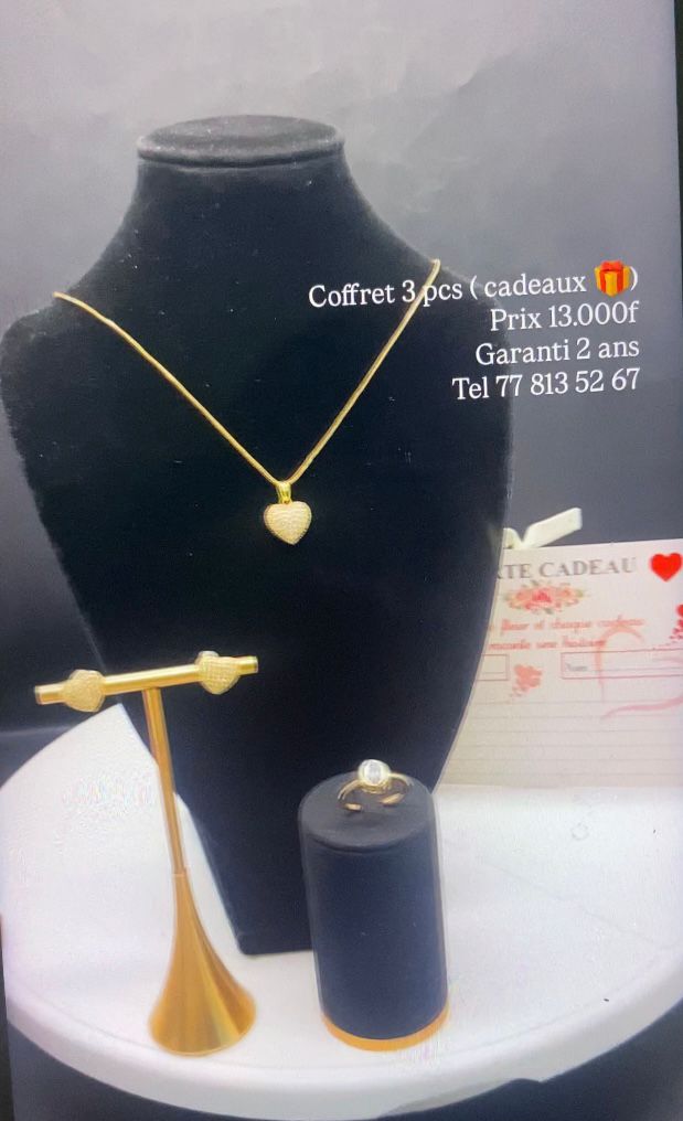 Coffret de bijoux dorés