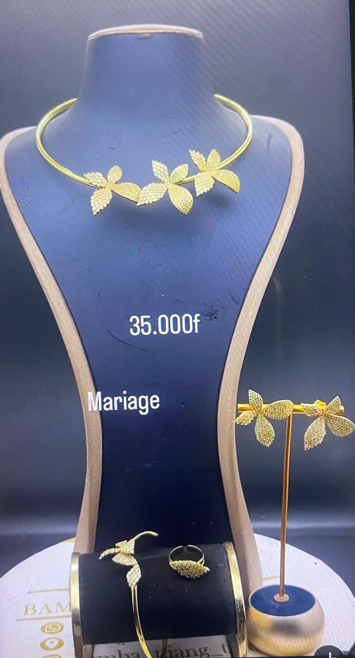 Parure de bijoux dorés pour mariage