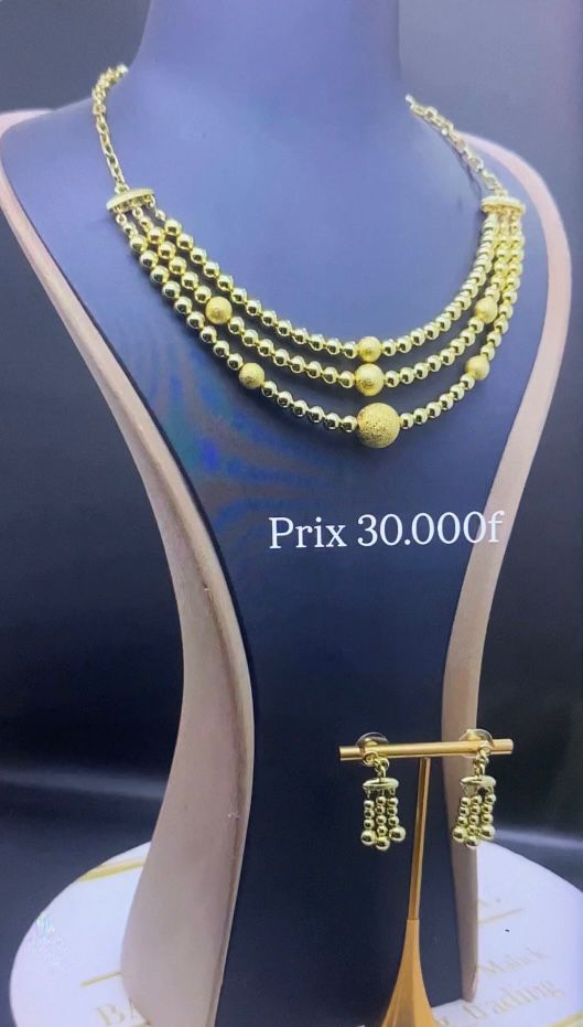 Parure de bijoux dorés