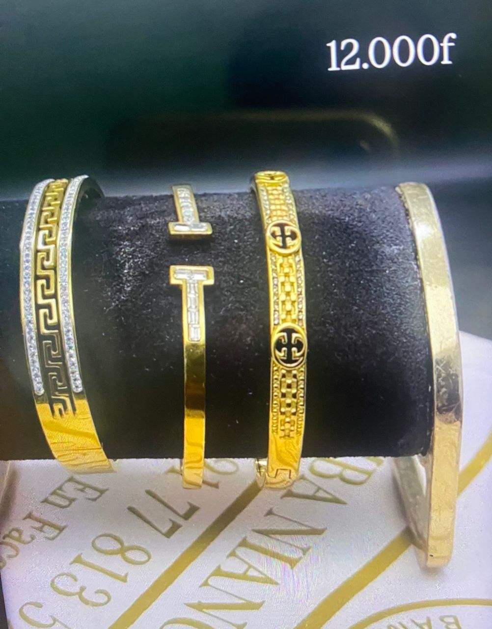 Bracelets dorés élégants