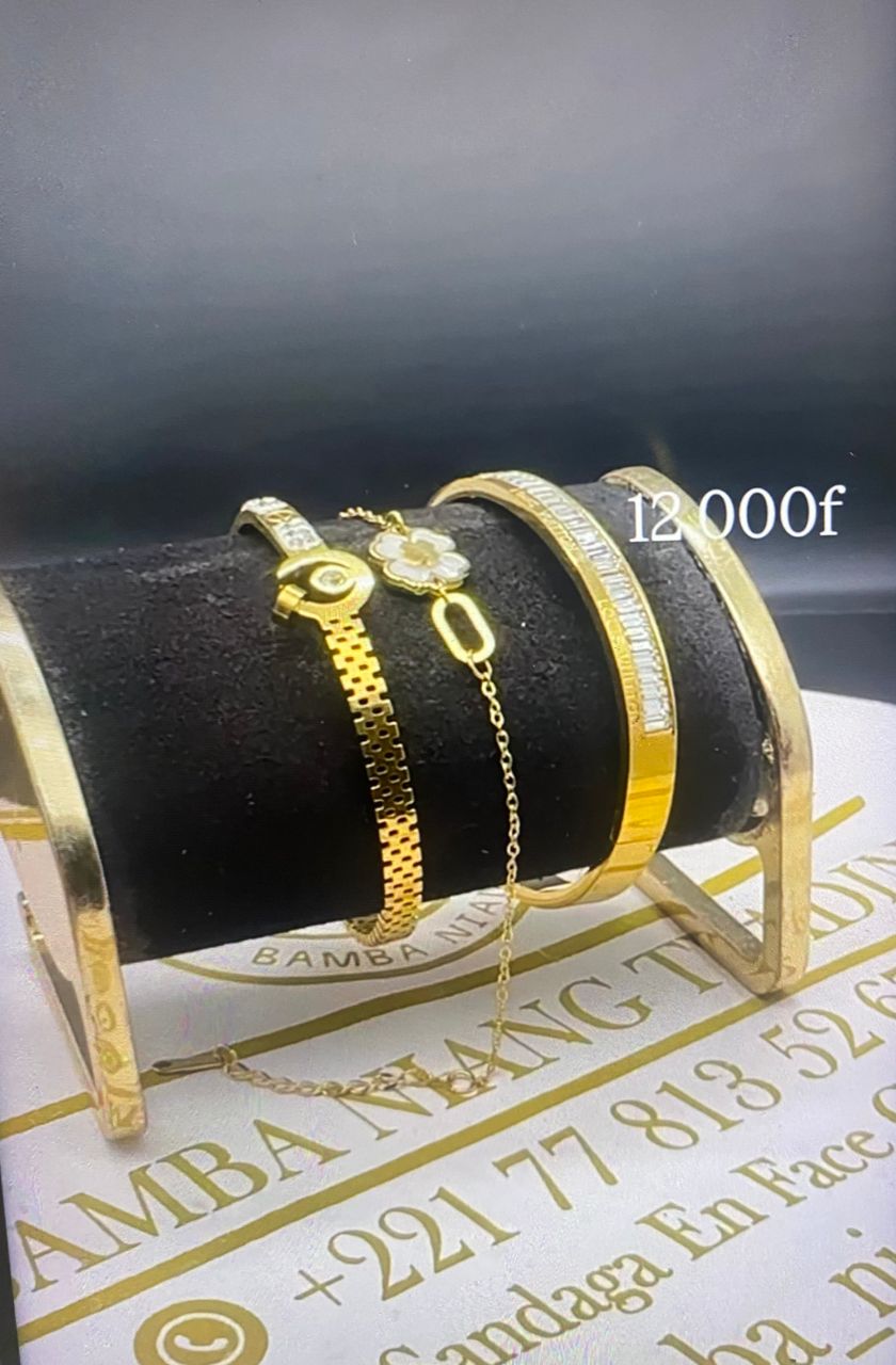 Lot de bracelets dorés
