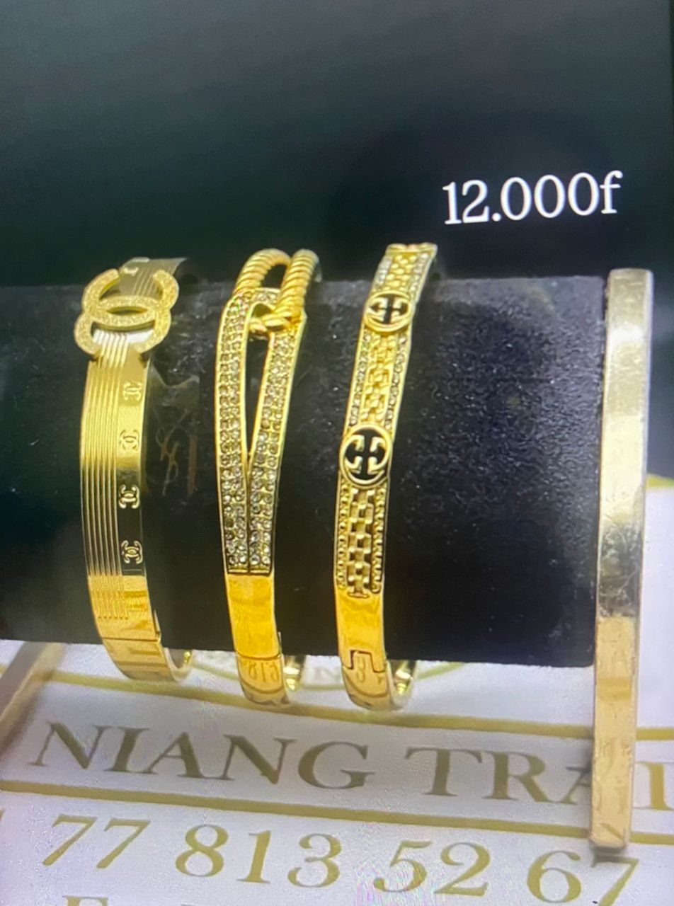Bracelets dorés élégants