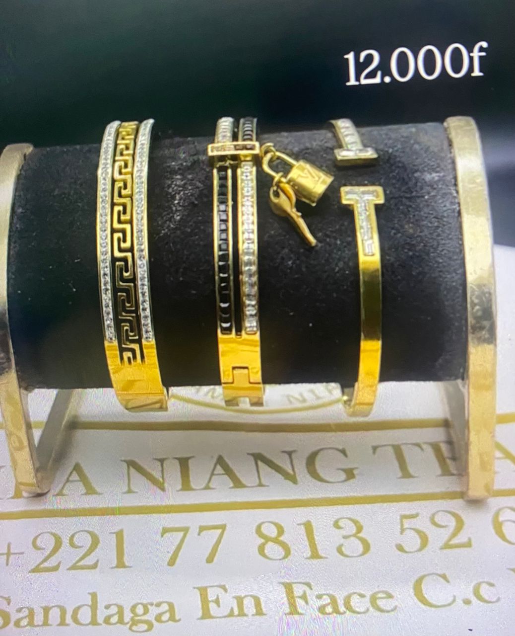 Bracelets dorés élégants
