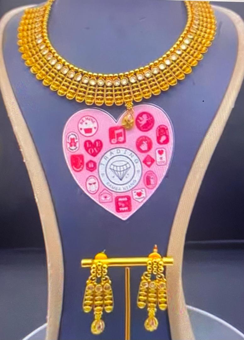 Parure de bijoux dorés