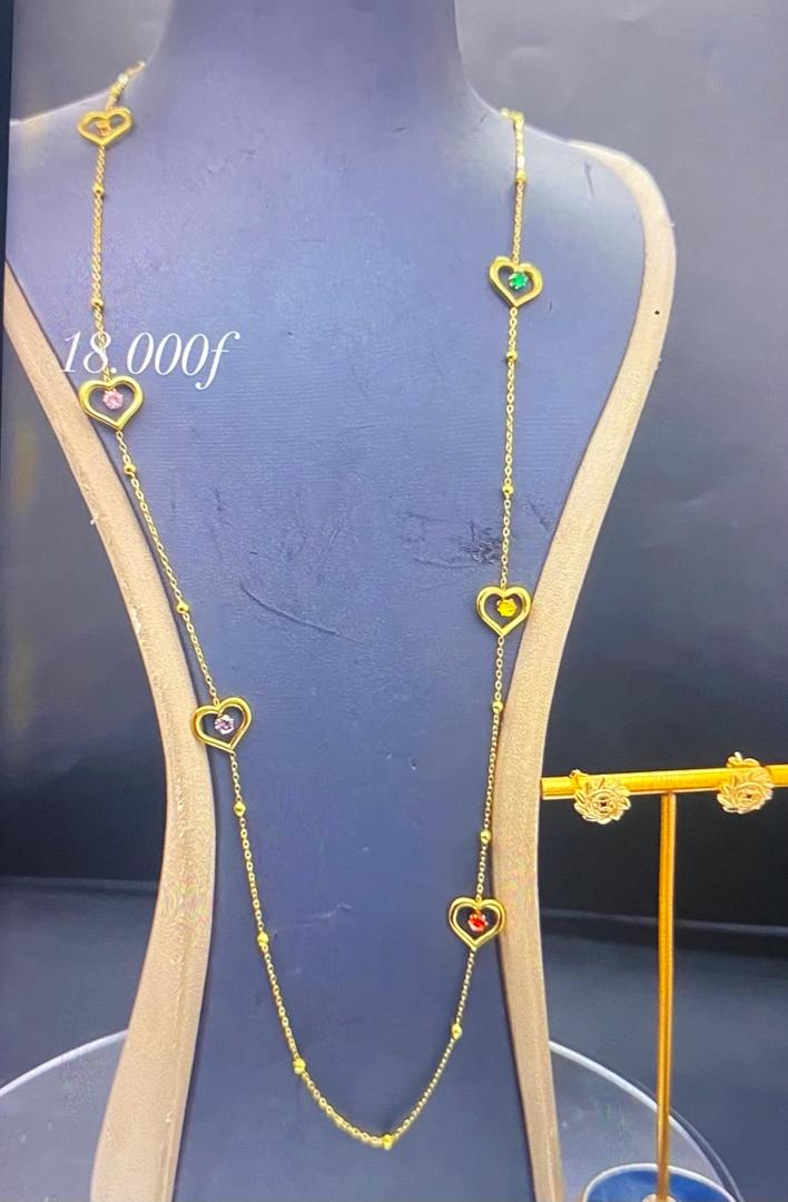 Collier en or avec pendentifs cœur
