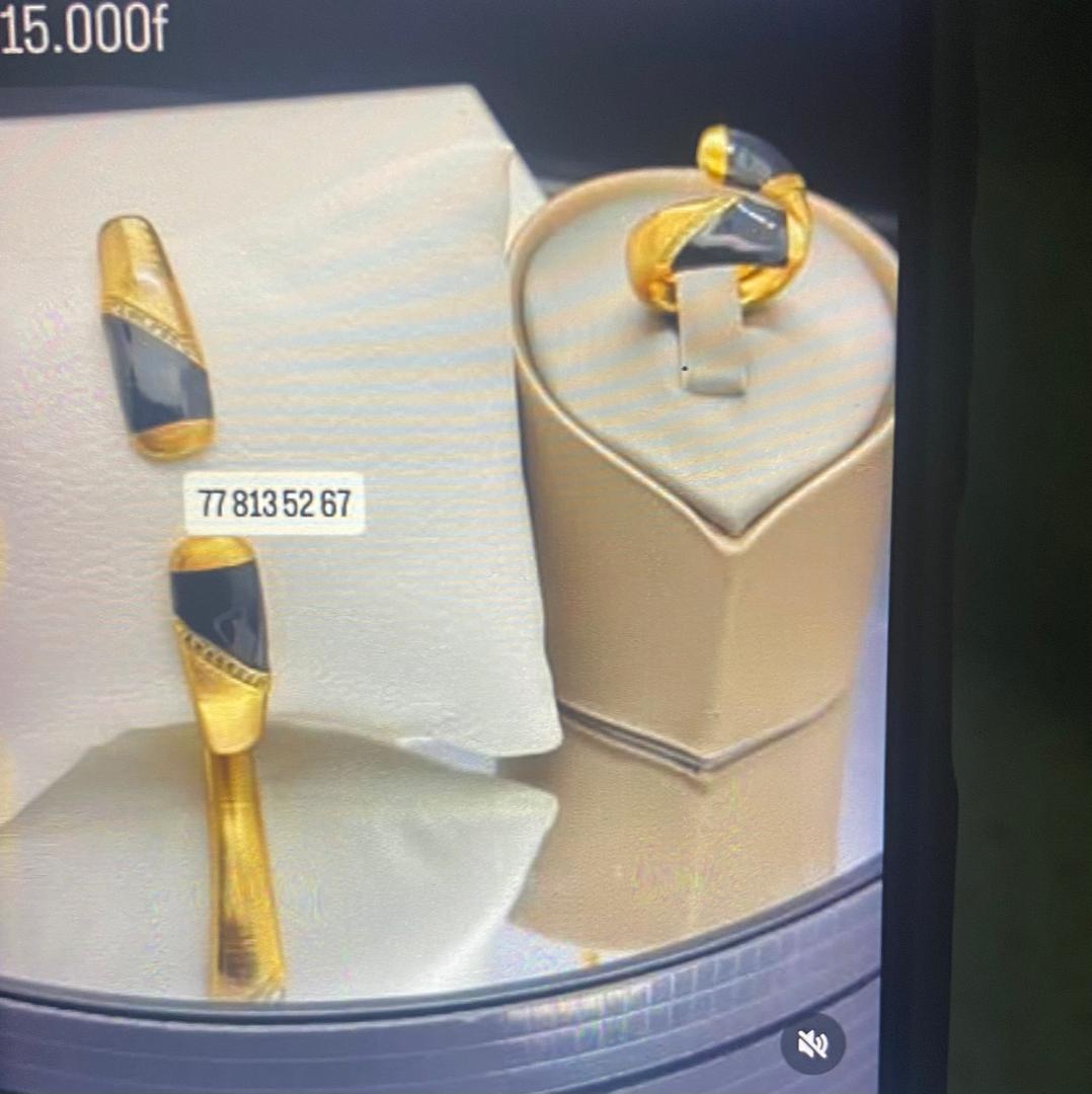 Parure de bijoux en or et émail noir