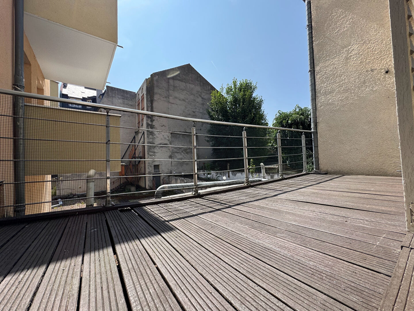 En exclusivité, Metz en centre piéton  et au calme , un appartement F2 avec terrasse .